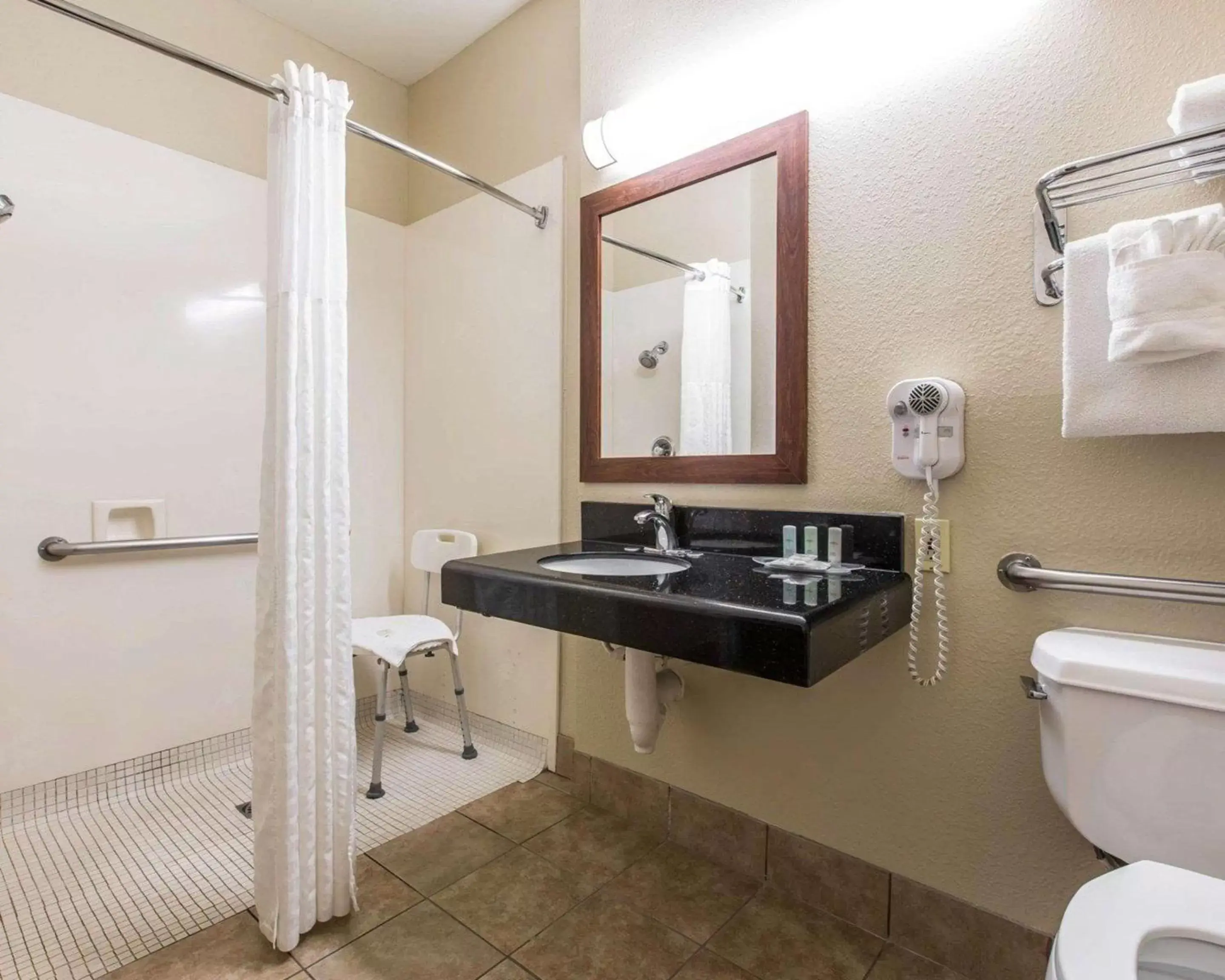 Bathroom in Comfort Suites Bakersfield