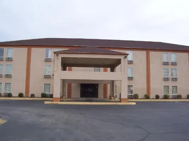 Property Building in Americas Best Value Inn Evansville