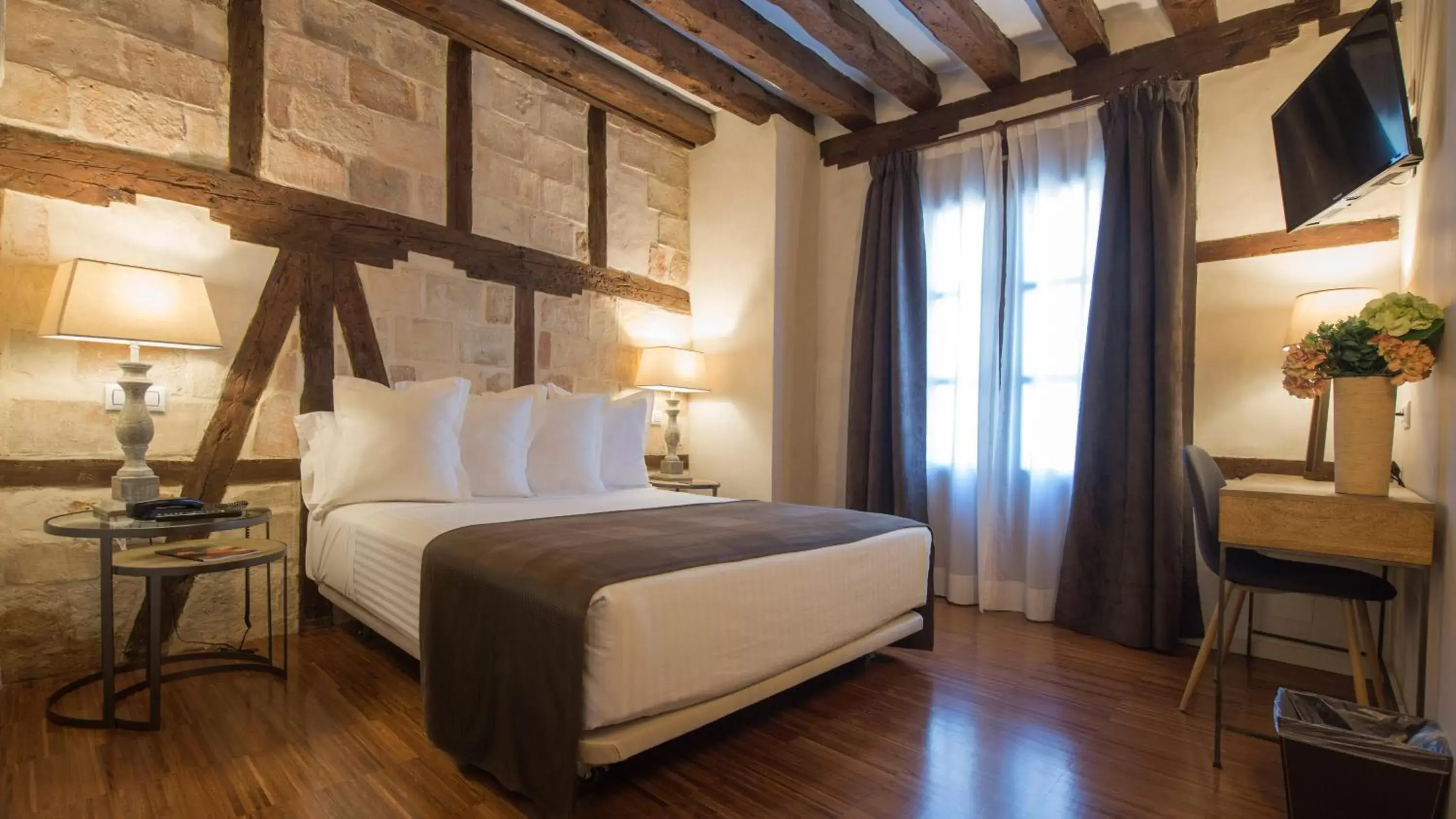 Photo of the whole room, Bed in Abad Toledo