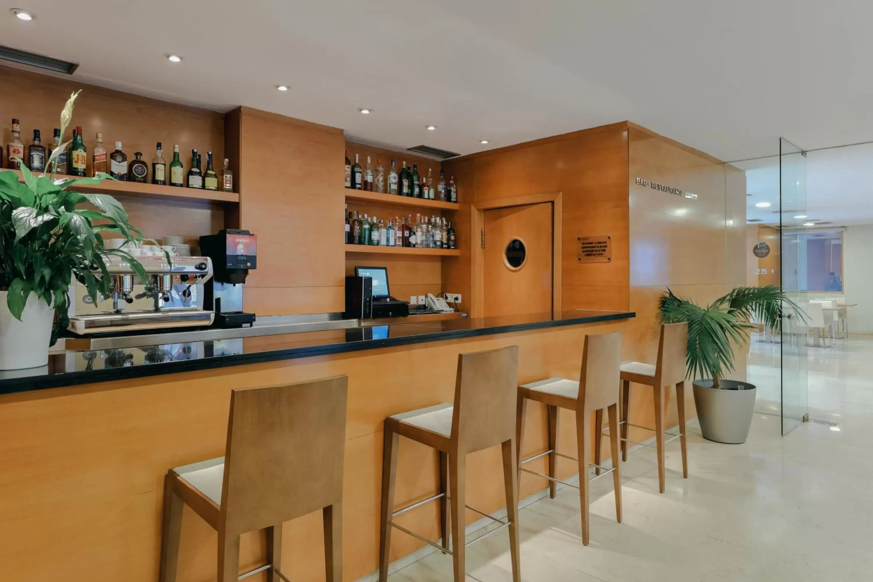 Lounge or bar, Lounge/Bar in Hesperia Barcelona Del Mar
