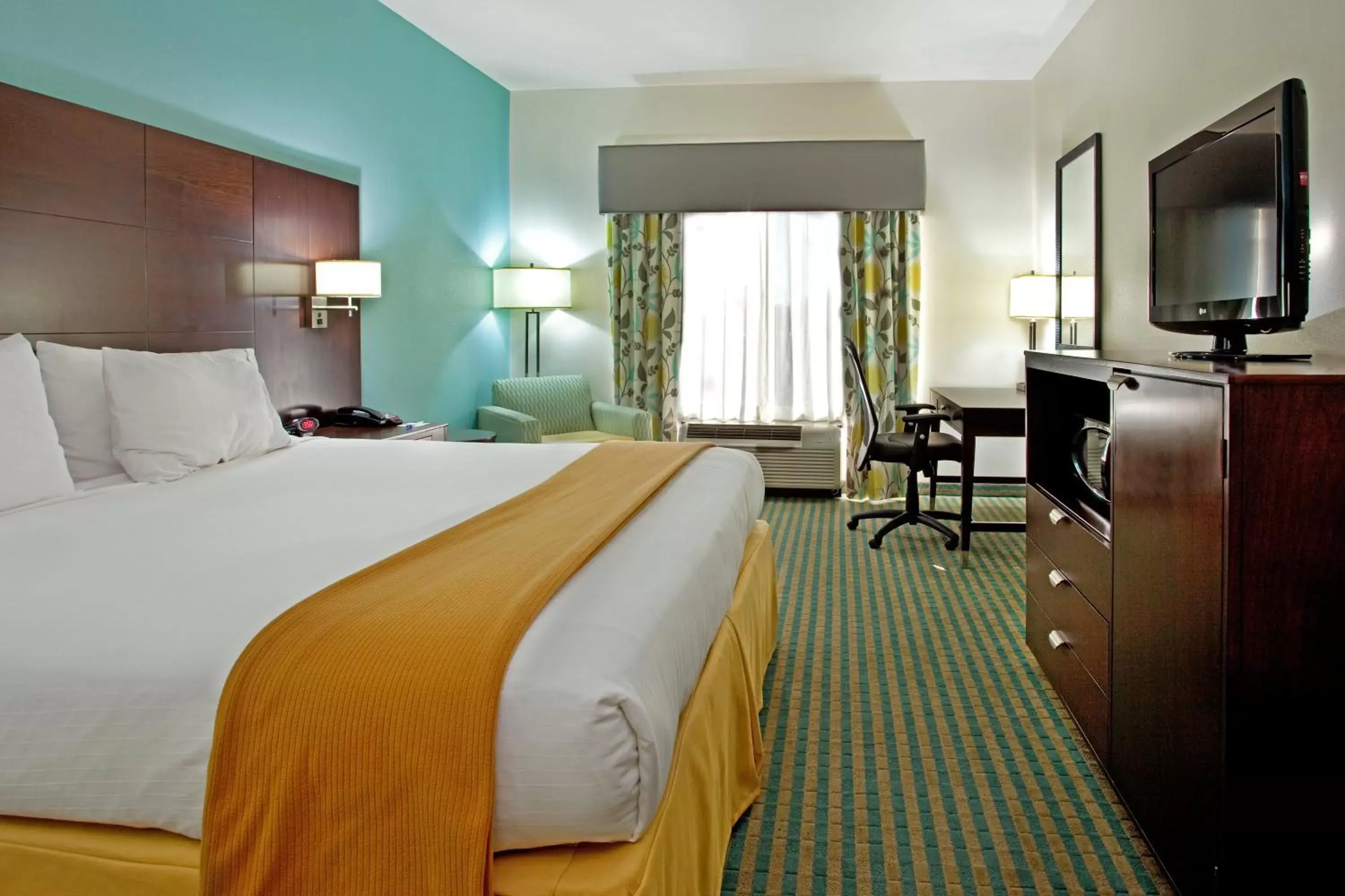 Photo of the whole room, Bed in Holiday Inn Express Hotel & Suites Picayune, an IHG Hotel
