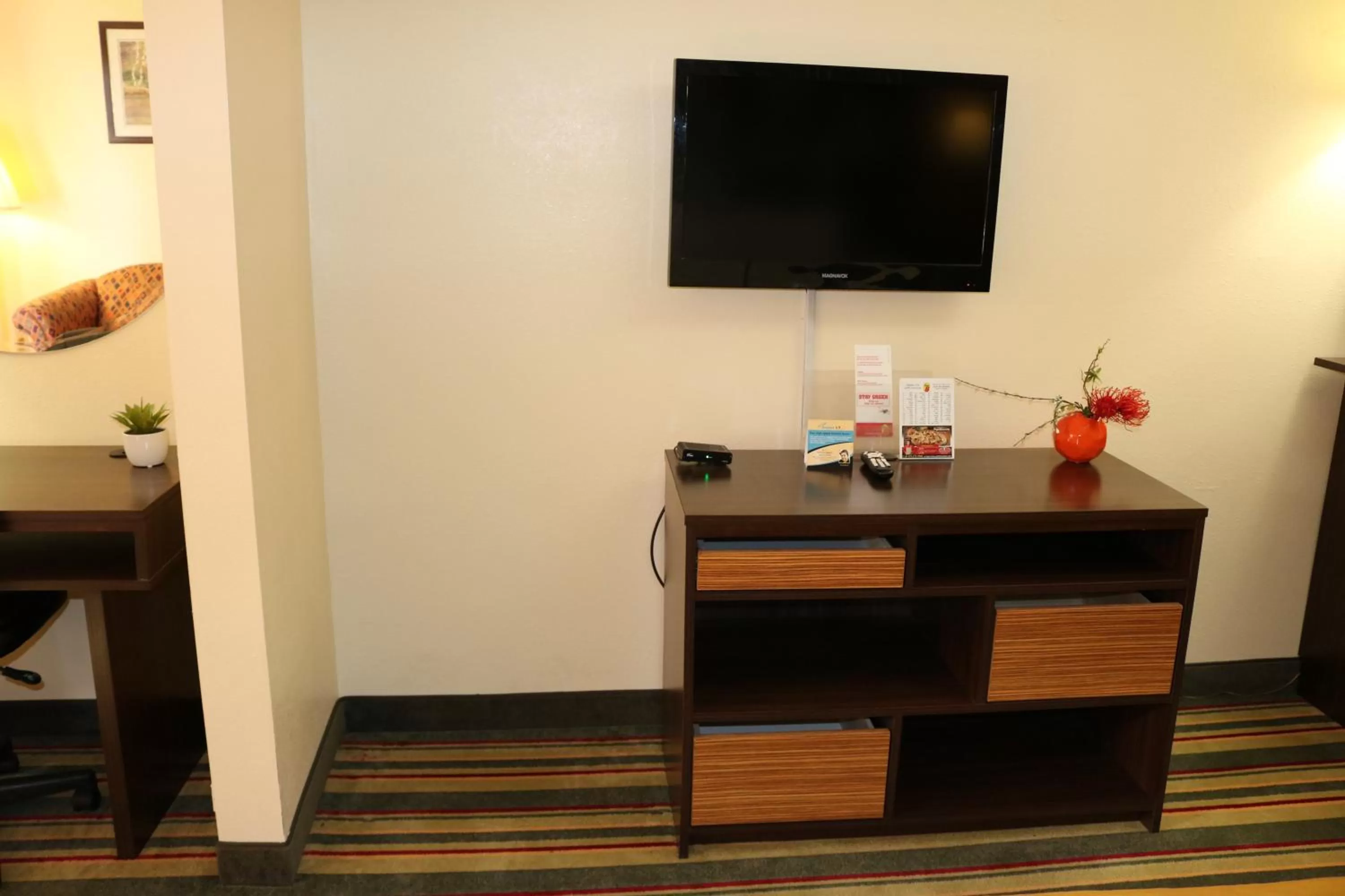 Communal lounge/ TV room in Super 8 by Wyndham Dublin