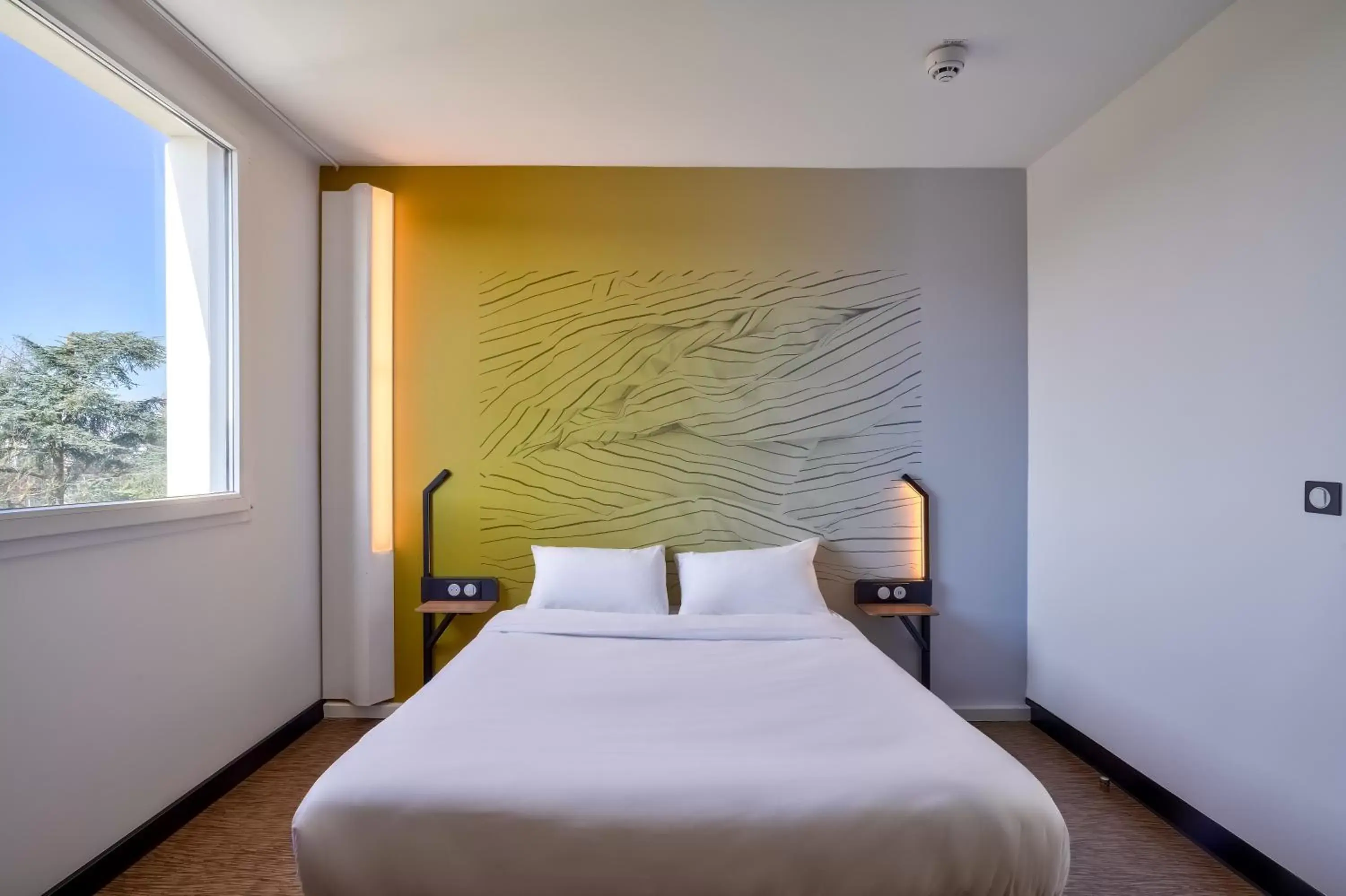 Facility for disabled guests, Bed in B&B HOTEL Paris Créteil