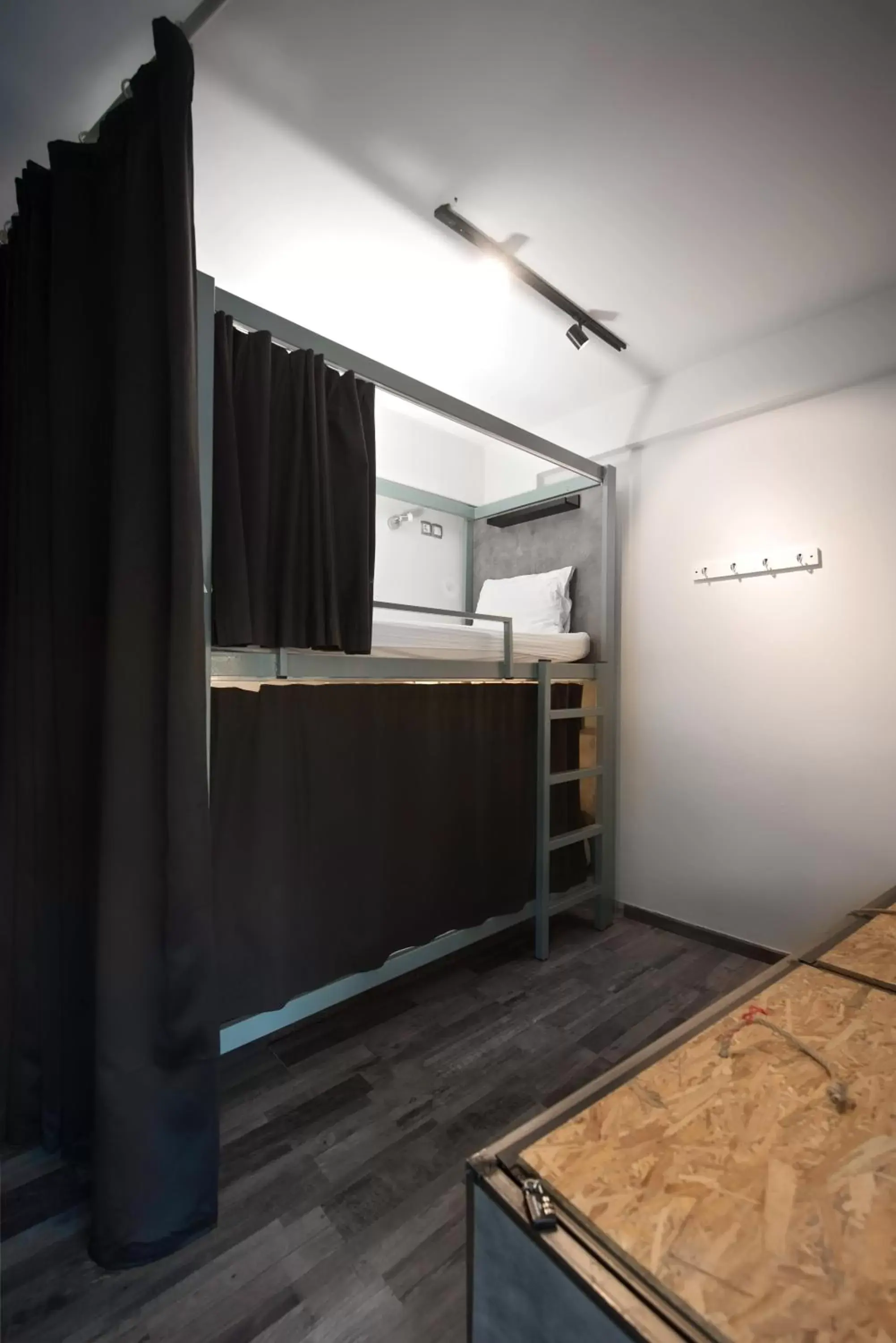 Kitchen/Kitchenette in Bedbox Hostel