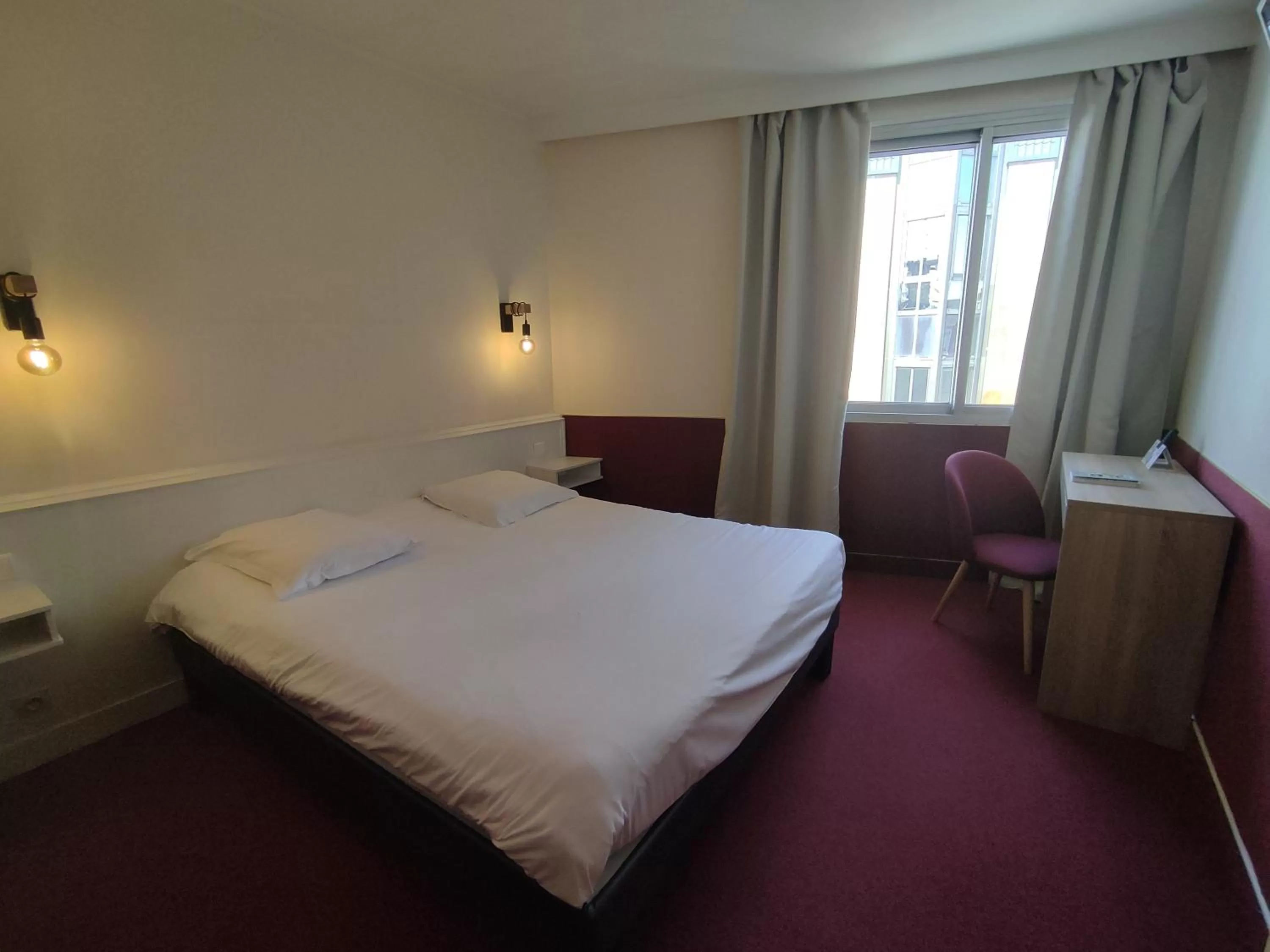 Bed in Cit'Hotel Limoges Centre - Lion d'or