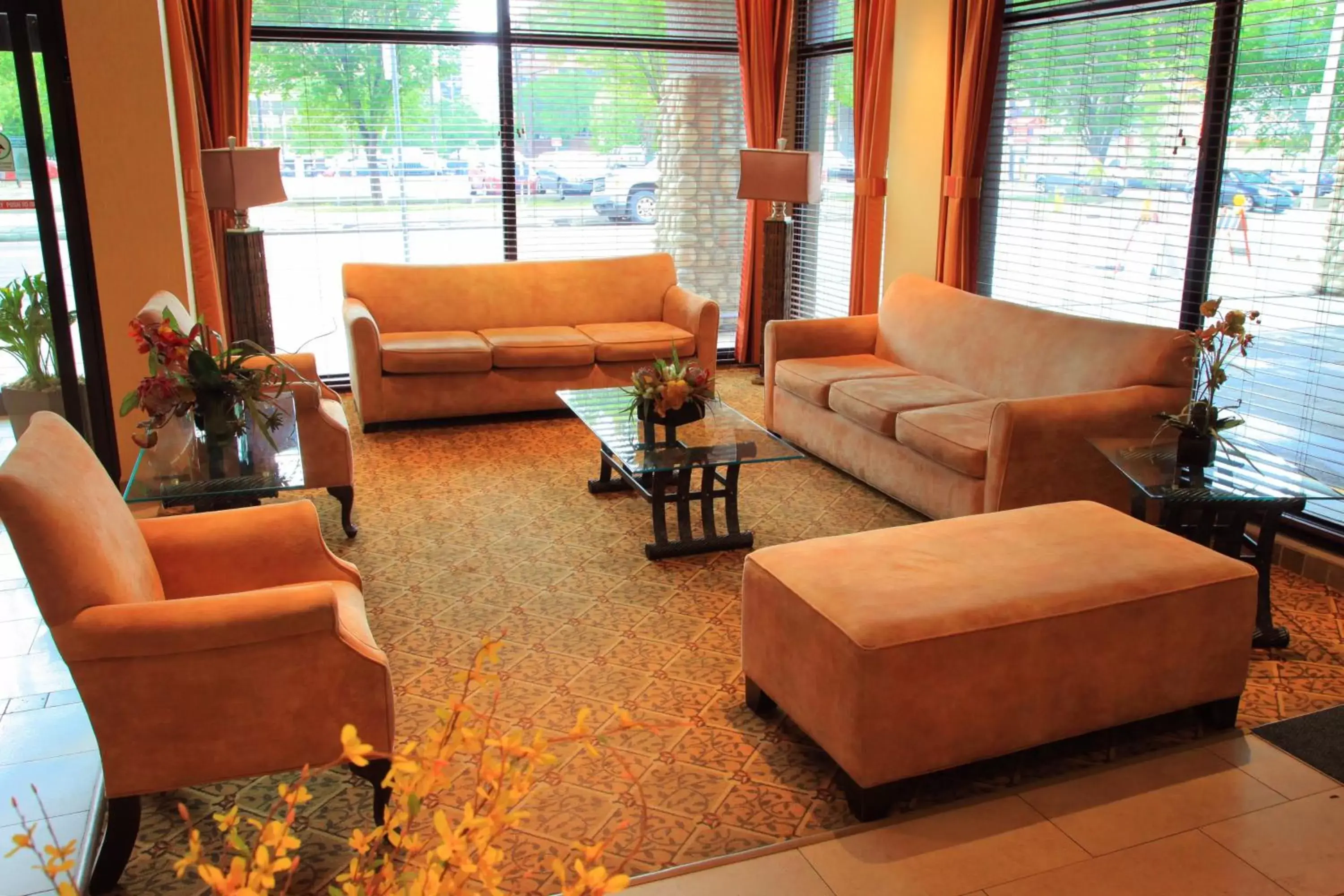 Lobby or reception, Seating Area in Days Inn by Wyndham Edmonton Downtown