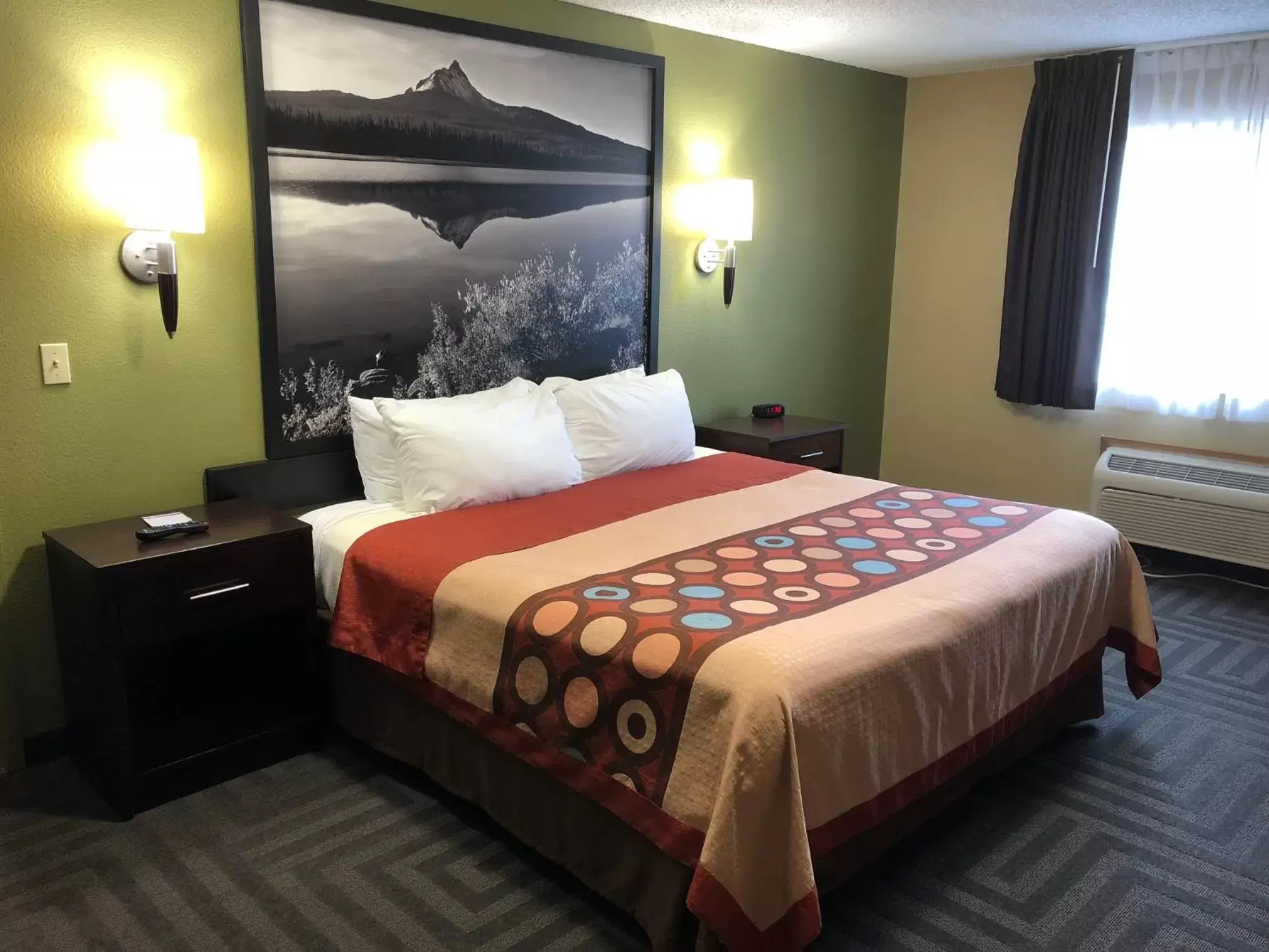King Room - Mobility Access/Non-Smoking in Super 8 by Wyndham LaGrande King Room - Mobility Access/Non-Smoking in Super 8 by Wyndham LaGrande