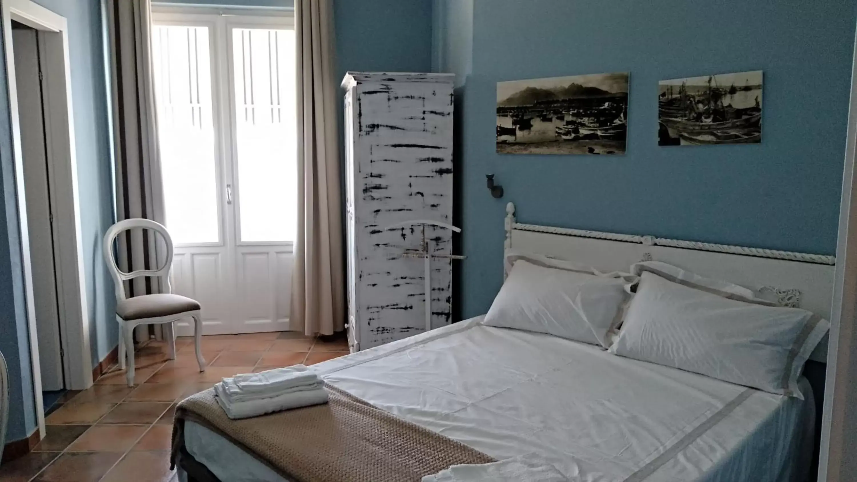 Bedroom, Bed in Nereidi