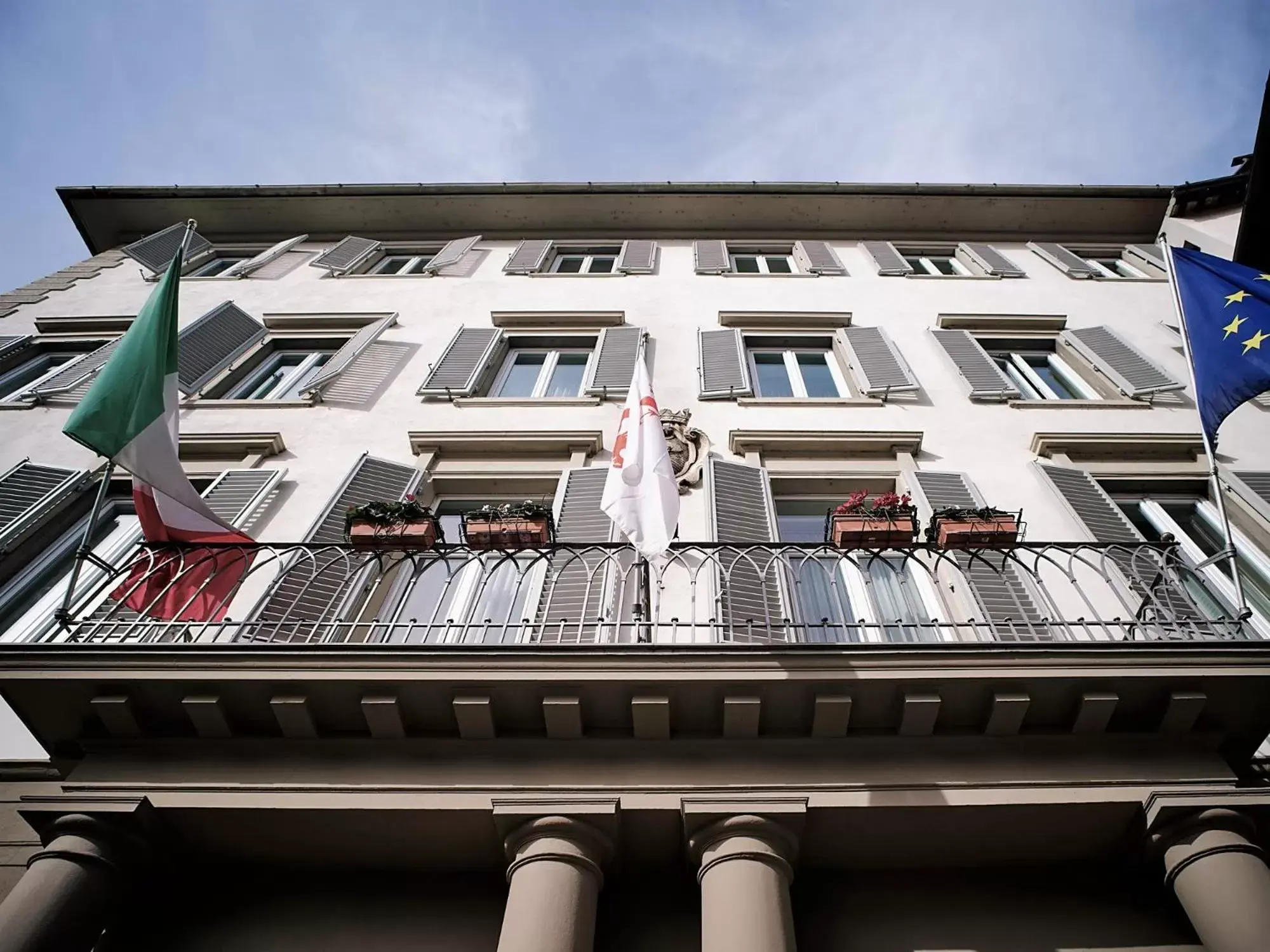 Property building in Hotel Executive Property building in Hotel Executive