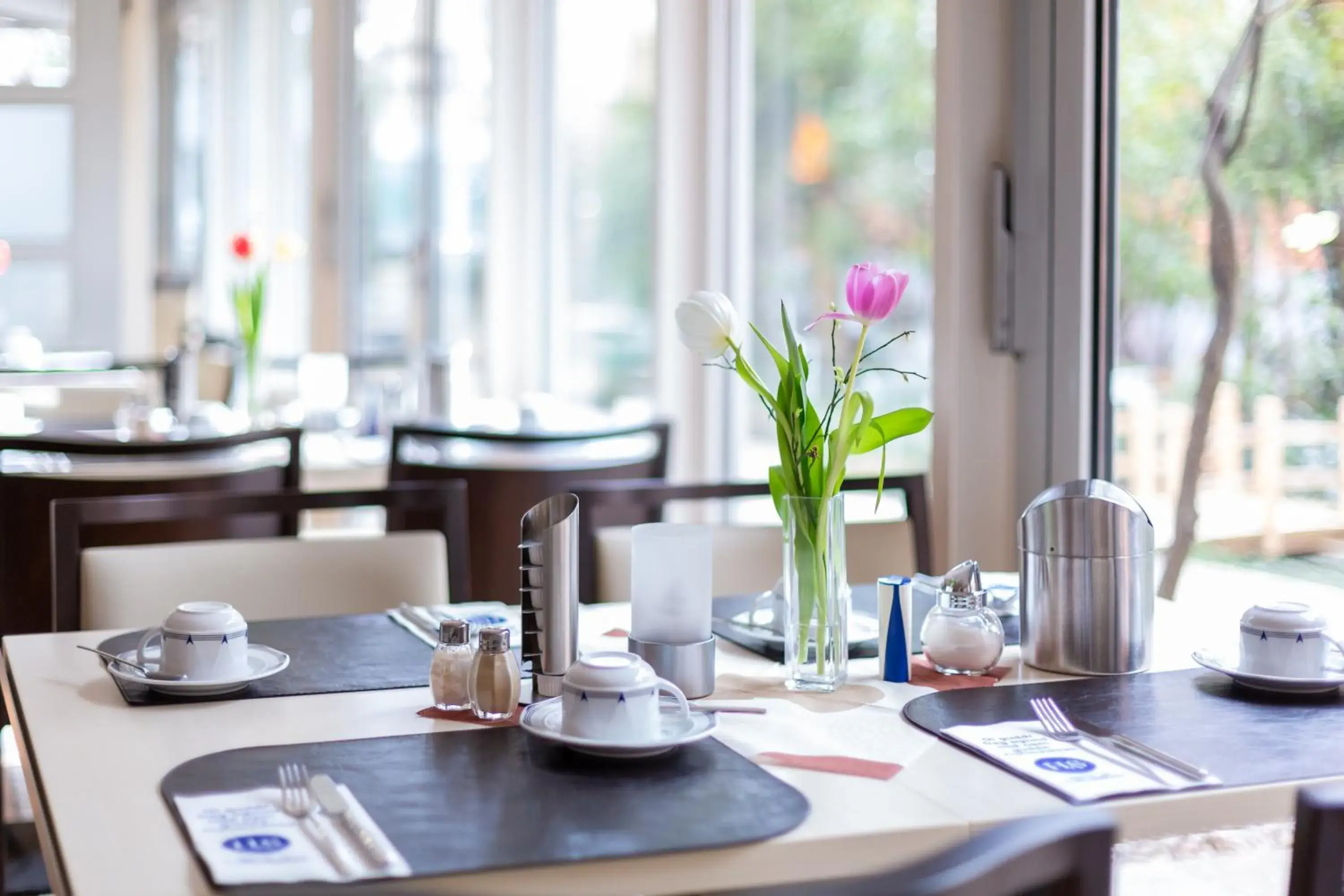 Breakfast, Restaurant/Places to Eat in Hotel am Schillerpark