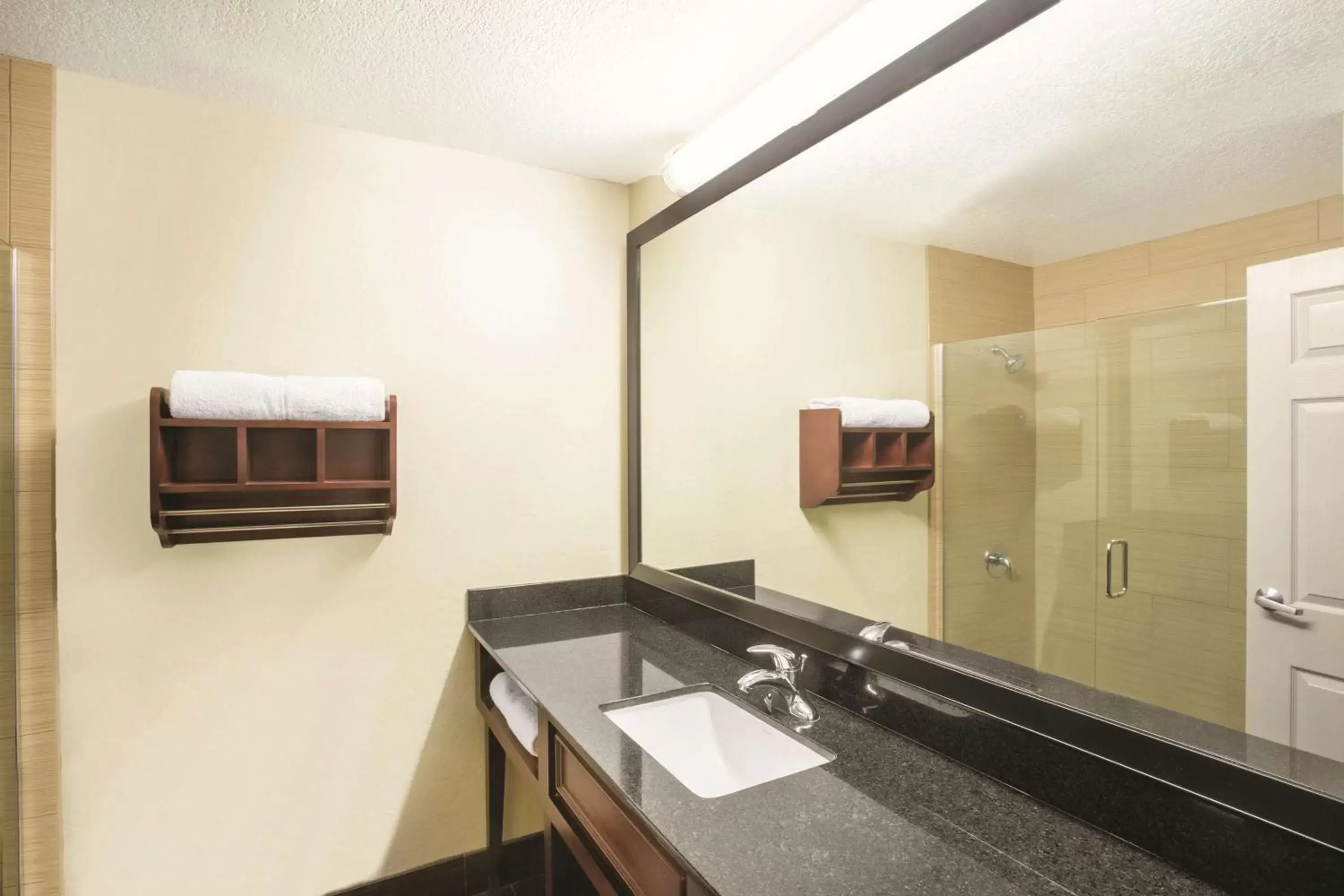 Photo of the whole room, Bathroom in La Quinta by Wyndham Conference Center Prescott