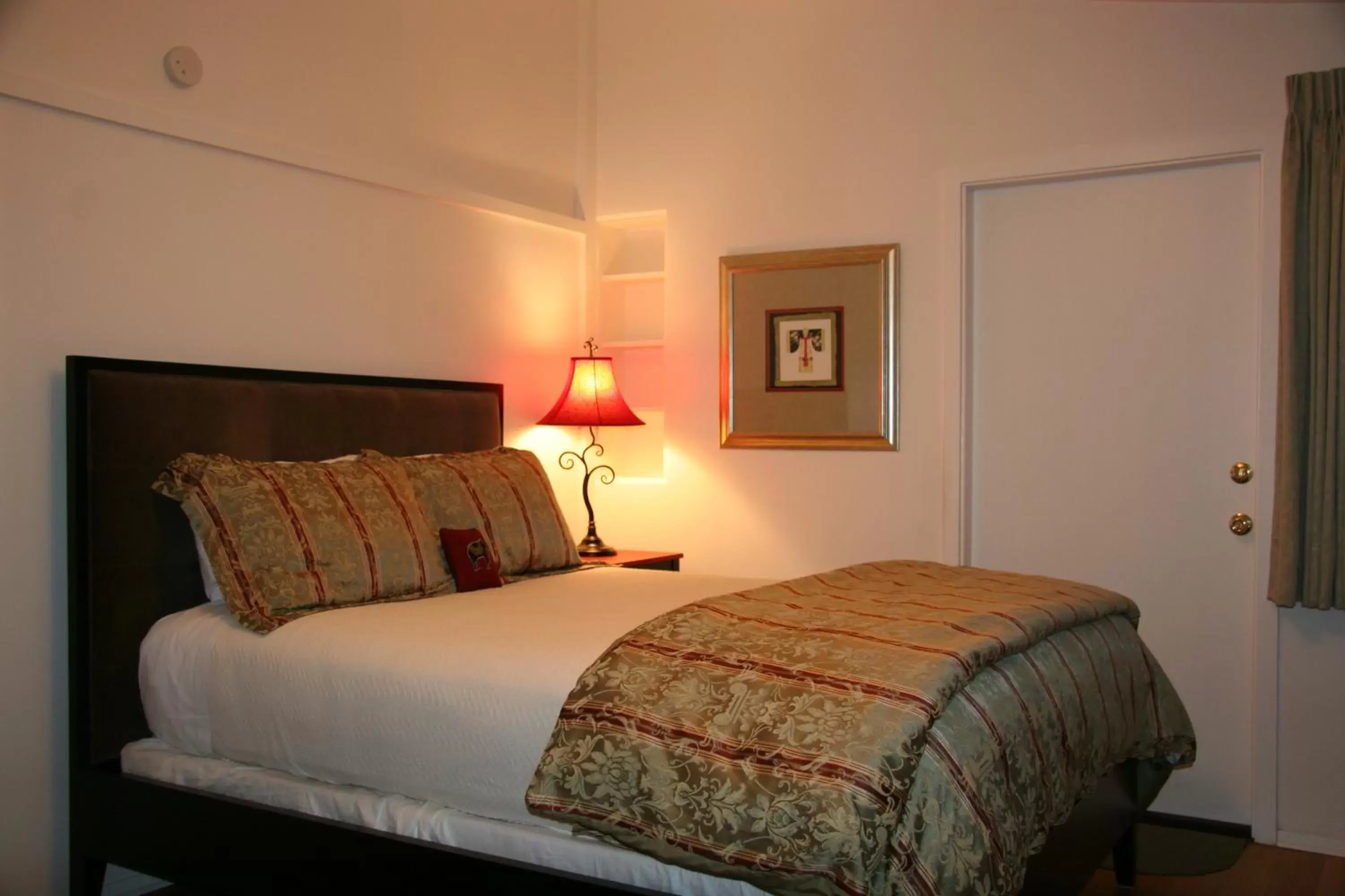 Bedroom, Bed in Ojai Retreat & Inn