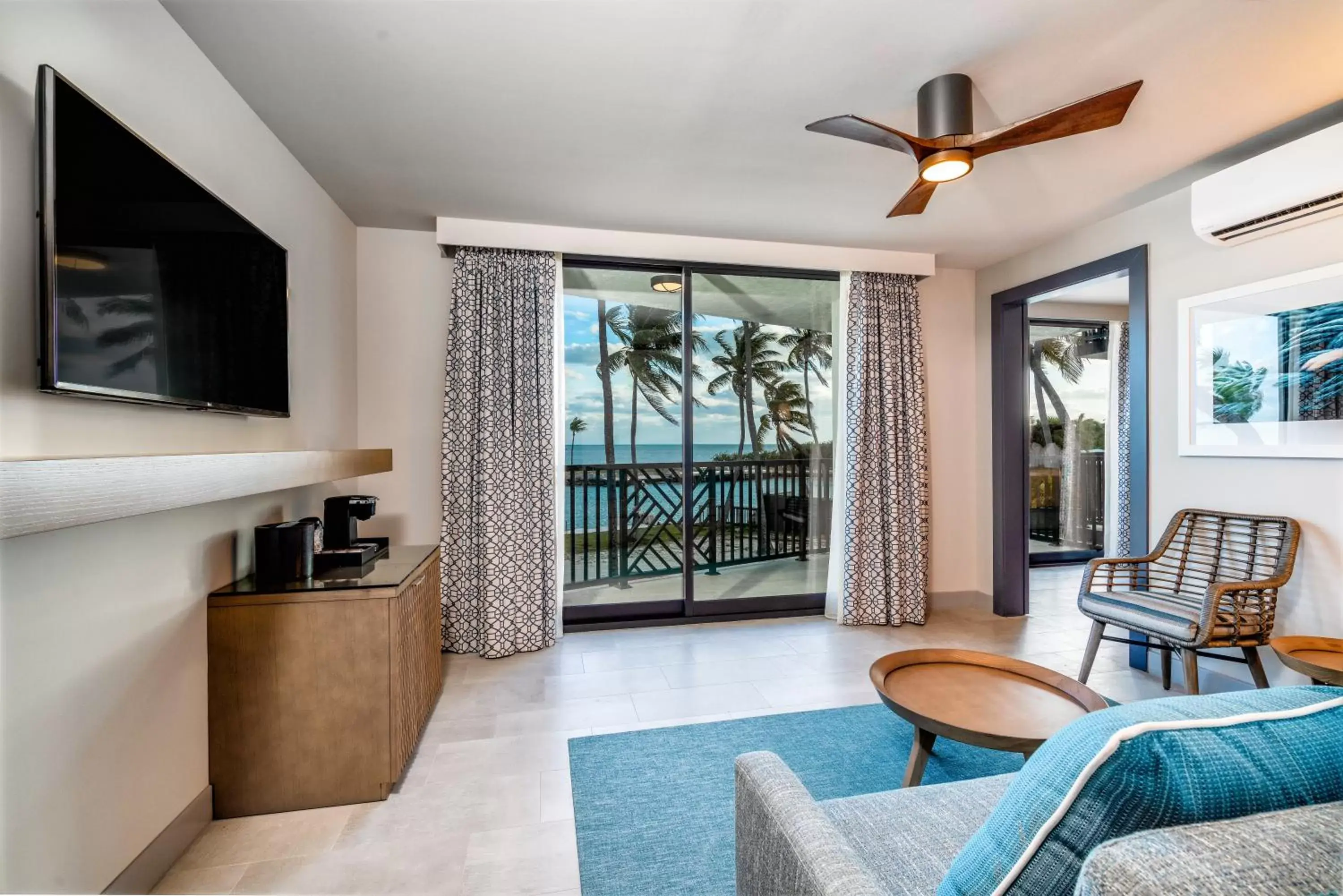 Living room, Seating Area in Chesapeake Beach Resort