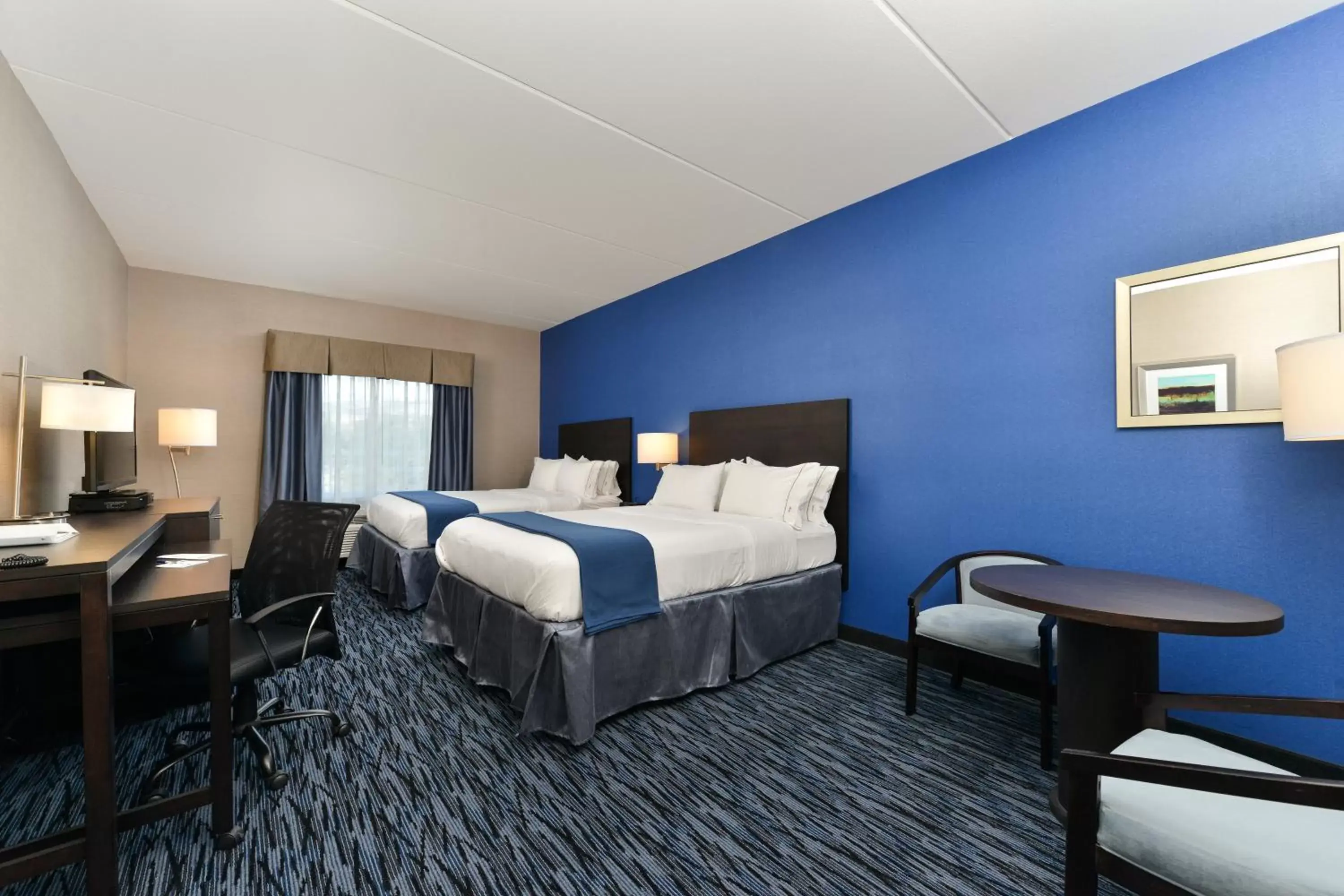 Photo of the whole room, Bed in Holiday Inn Express & Suites Peekskill-Lower Hudson Valley, an IHG Hotel