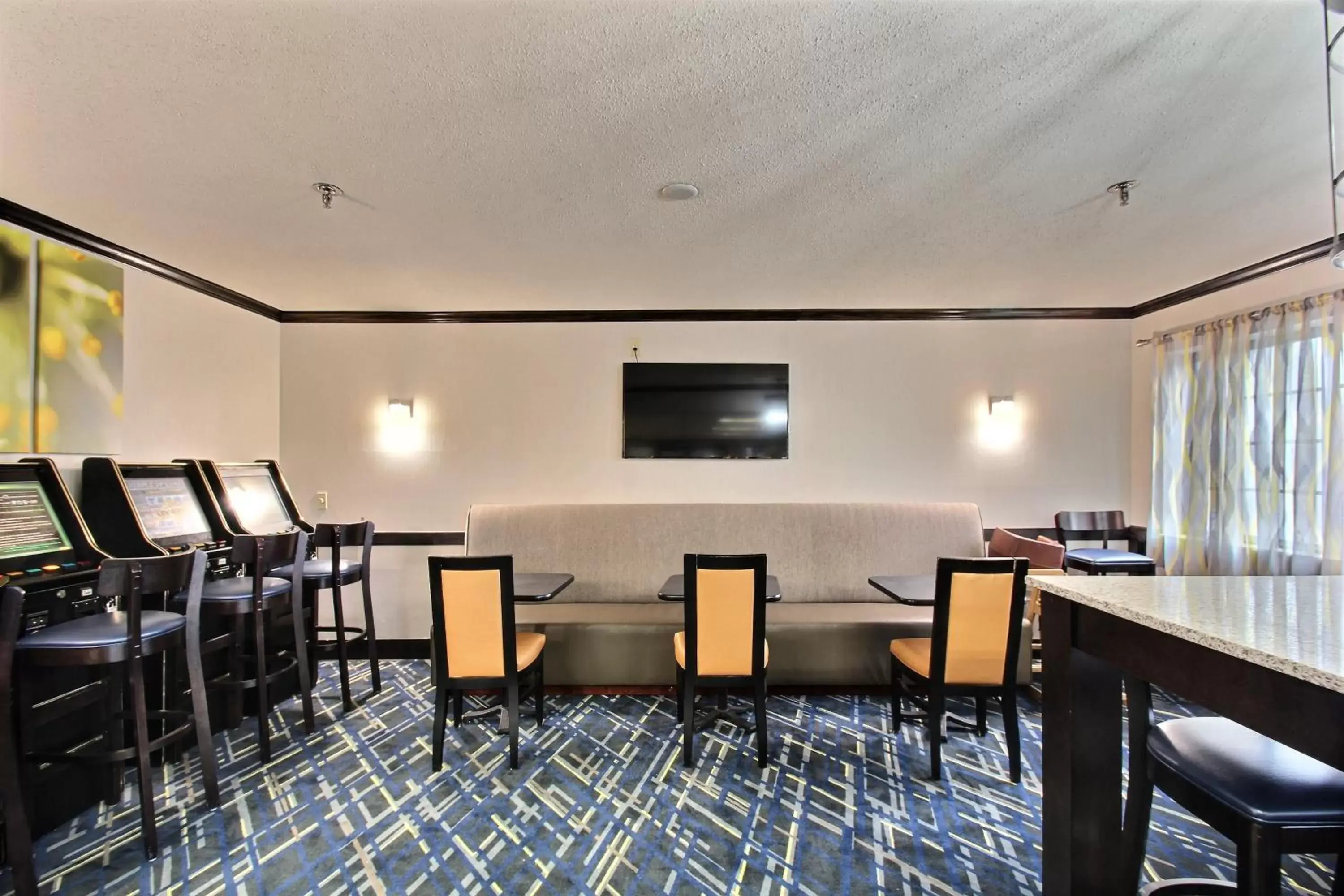 Communal lounge/ TV room in Baymont by Wyndham Madison West/Middleton WI West