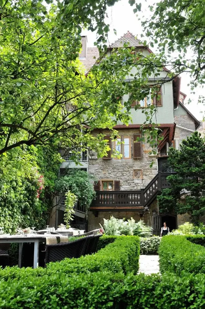 Facade/entrance, Property Building in Hotel Herrnschloesschen