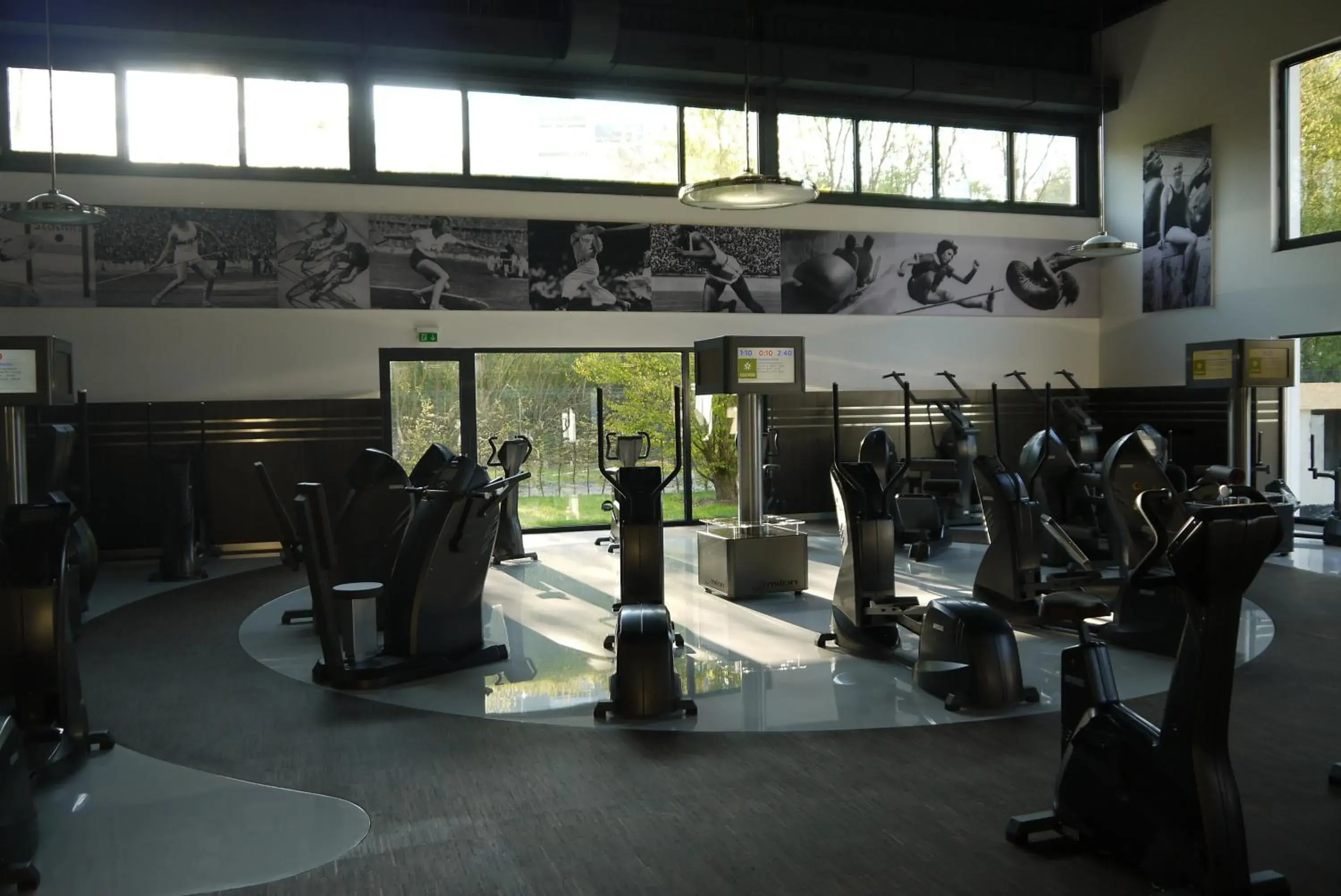 Fitness centre/facilities, Restaurant/Places to Eat in Essensio Hotel Düsseldorf