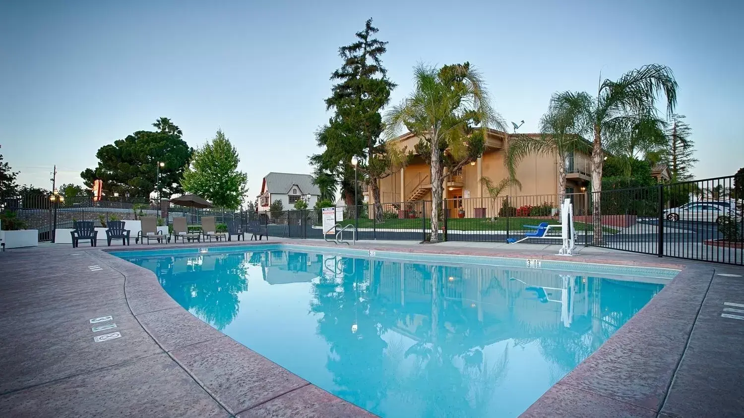 Swimming Pool in Best Western Plus Hill House