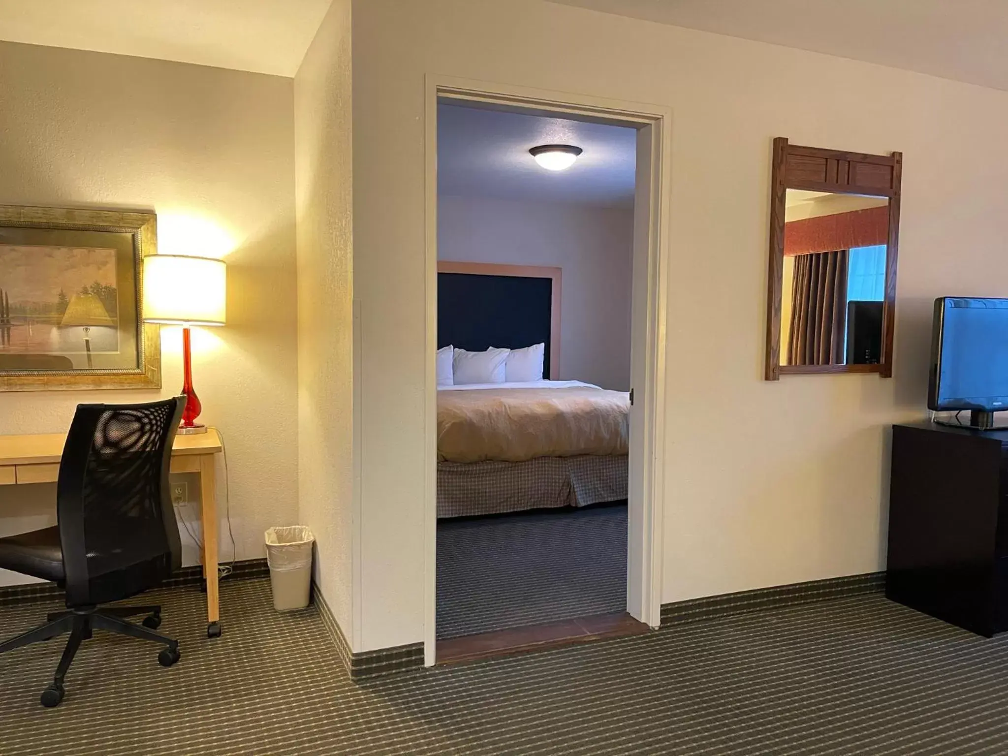 Photo of the whole room, Bed in Zion Inn & Suites