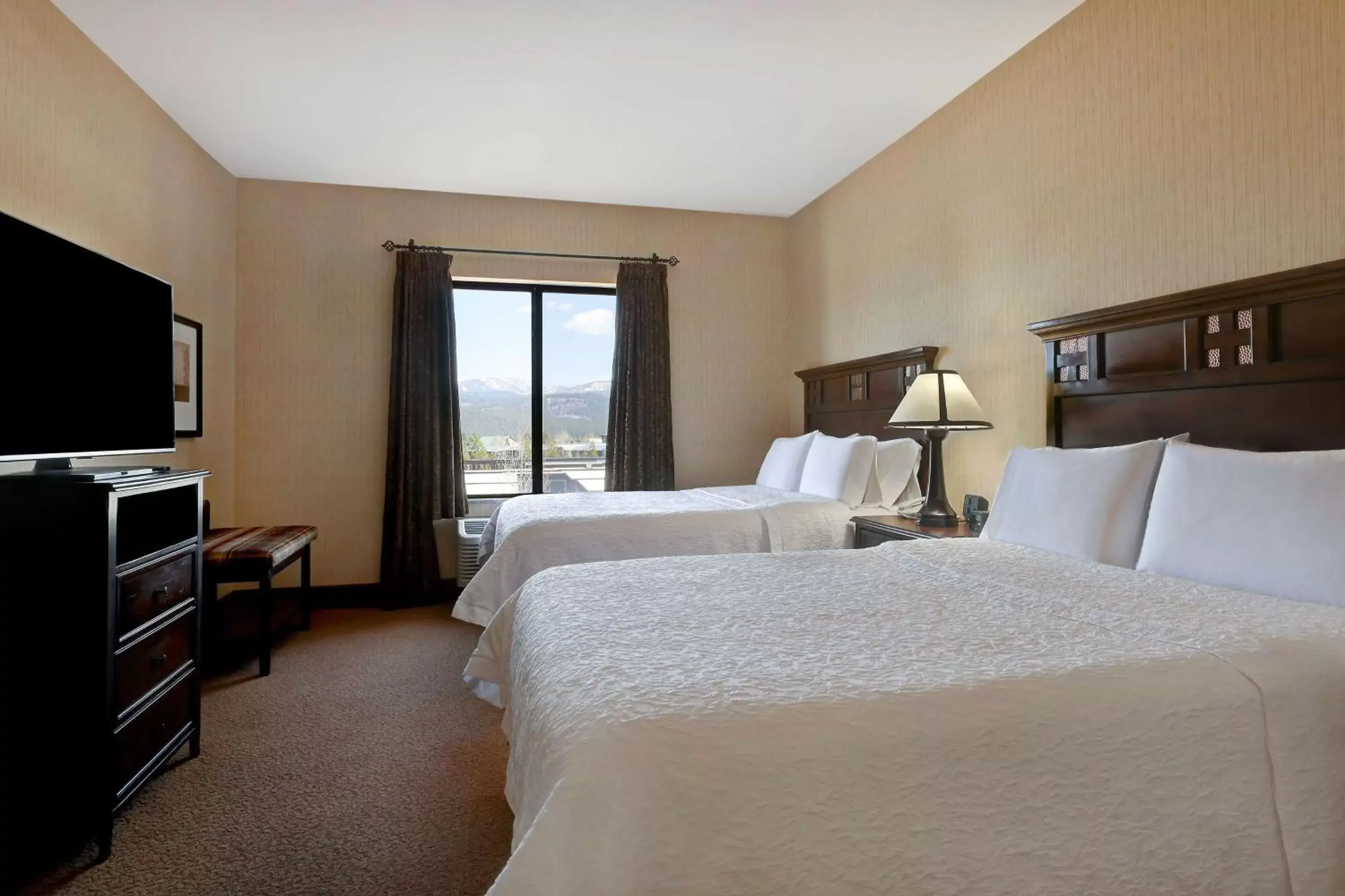 Bedroom, Bed in Hampton Inn & Suites Tahoe-Truckee