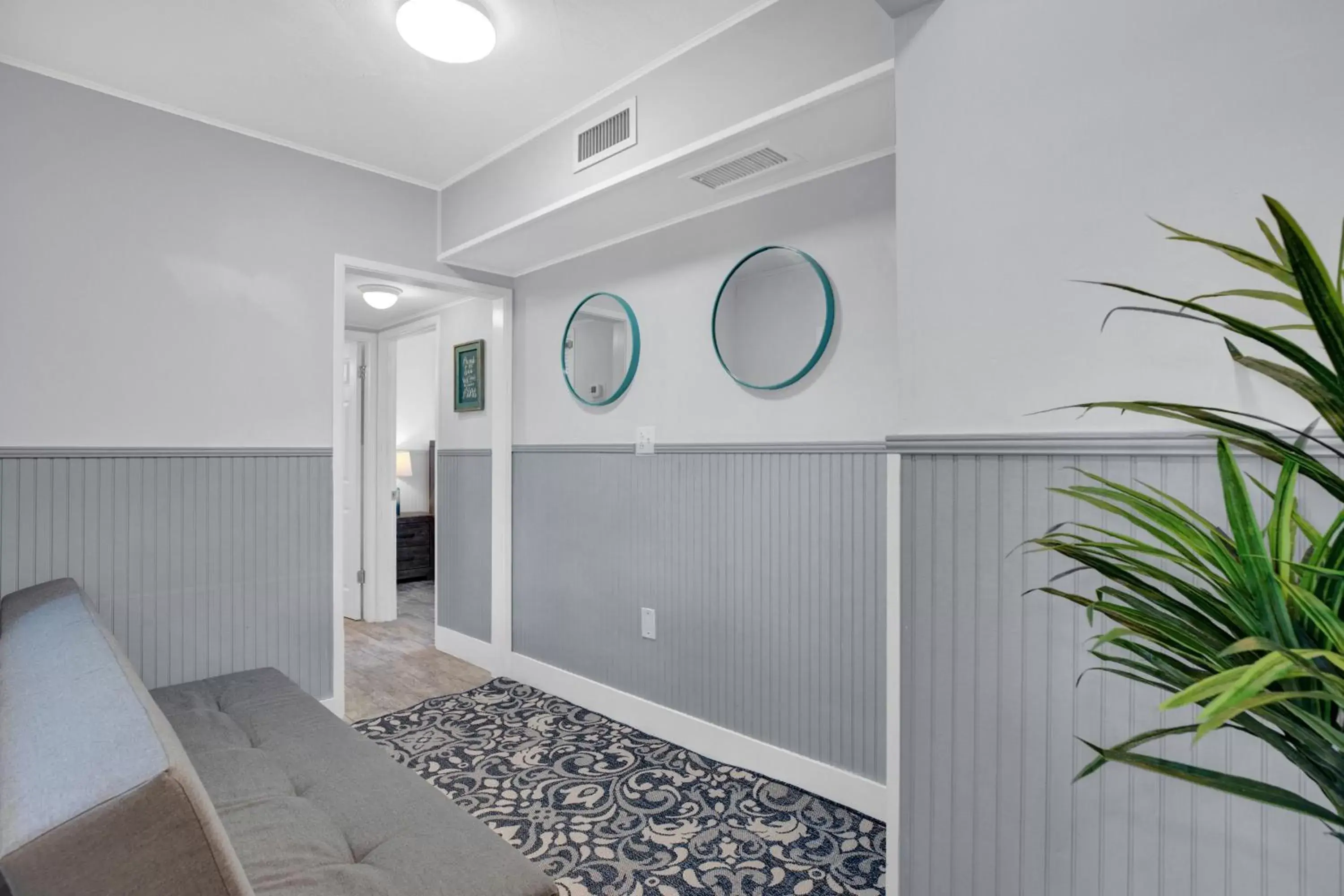 Living room, Kitchen/Kitchenette in Seascape Resort & Marina