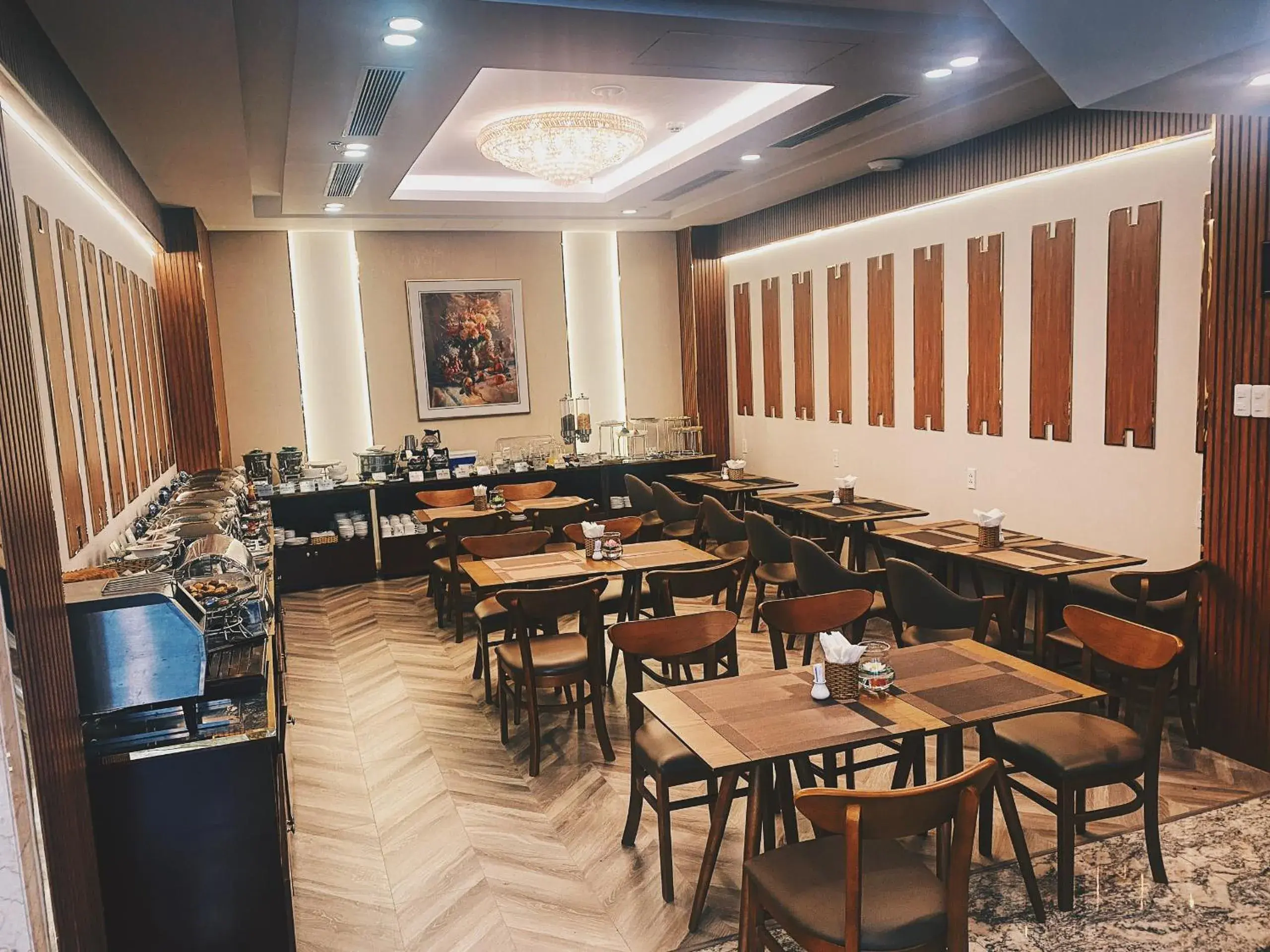 Restaurant/Places to Eat in Huong Sen Annex Hotel