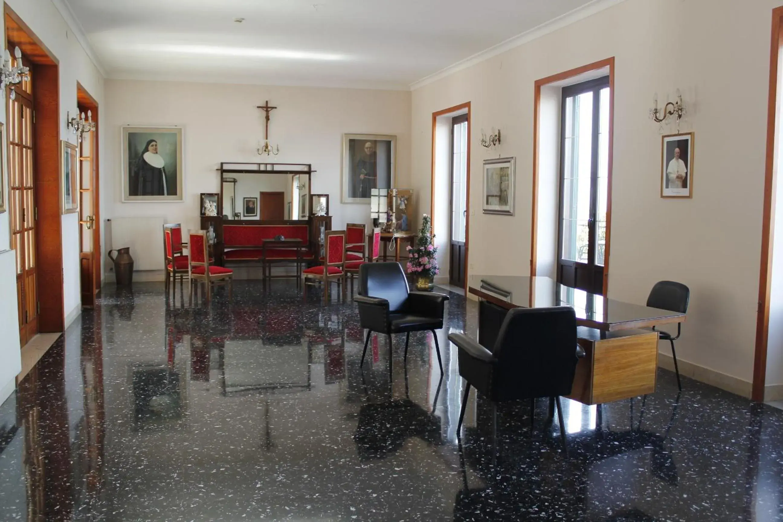 Communal lounge/ TV room, Dining Area in Ancelle Sorrento - Casa d'Accoglienza