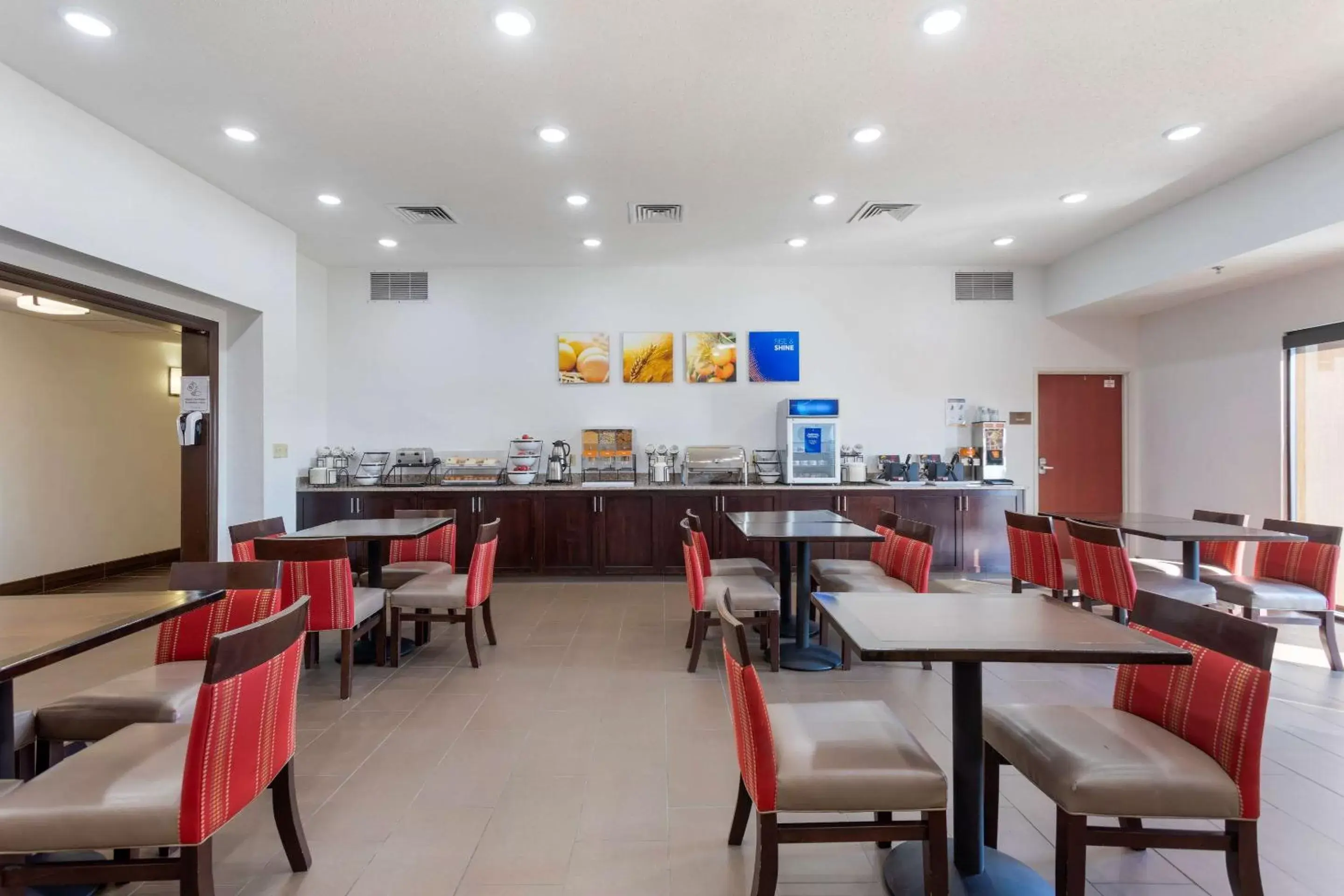 Breakfast, Restaurant/Places to Eat in Comfort Inn & Suites Cave City