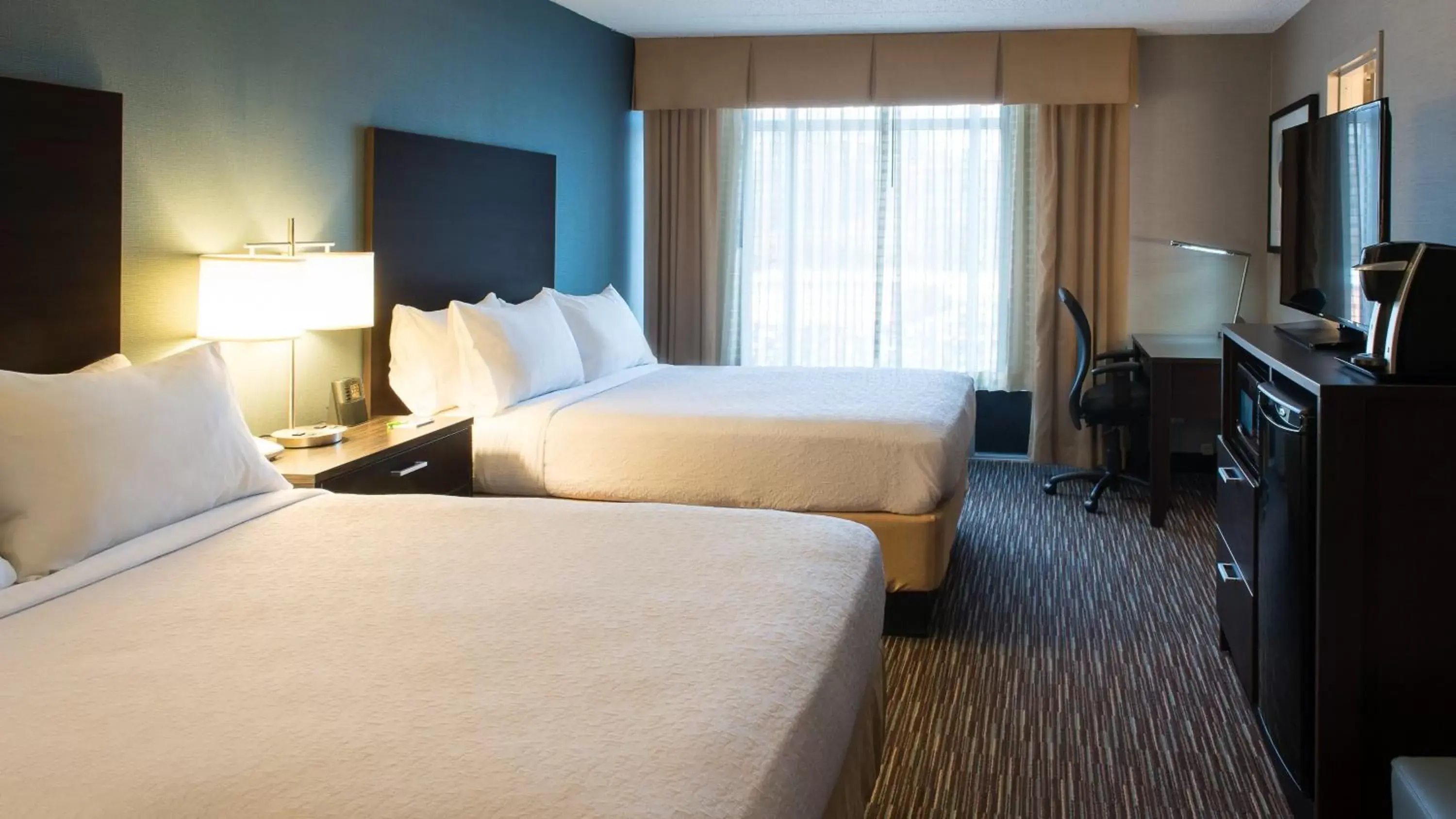 Photo of the whole room, Bed in Holiday Inn St. Paul Downtown, an IHG Hotel