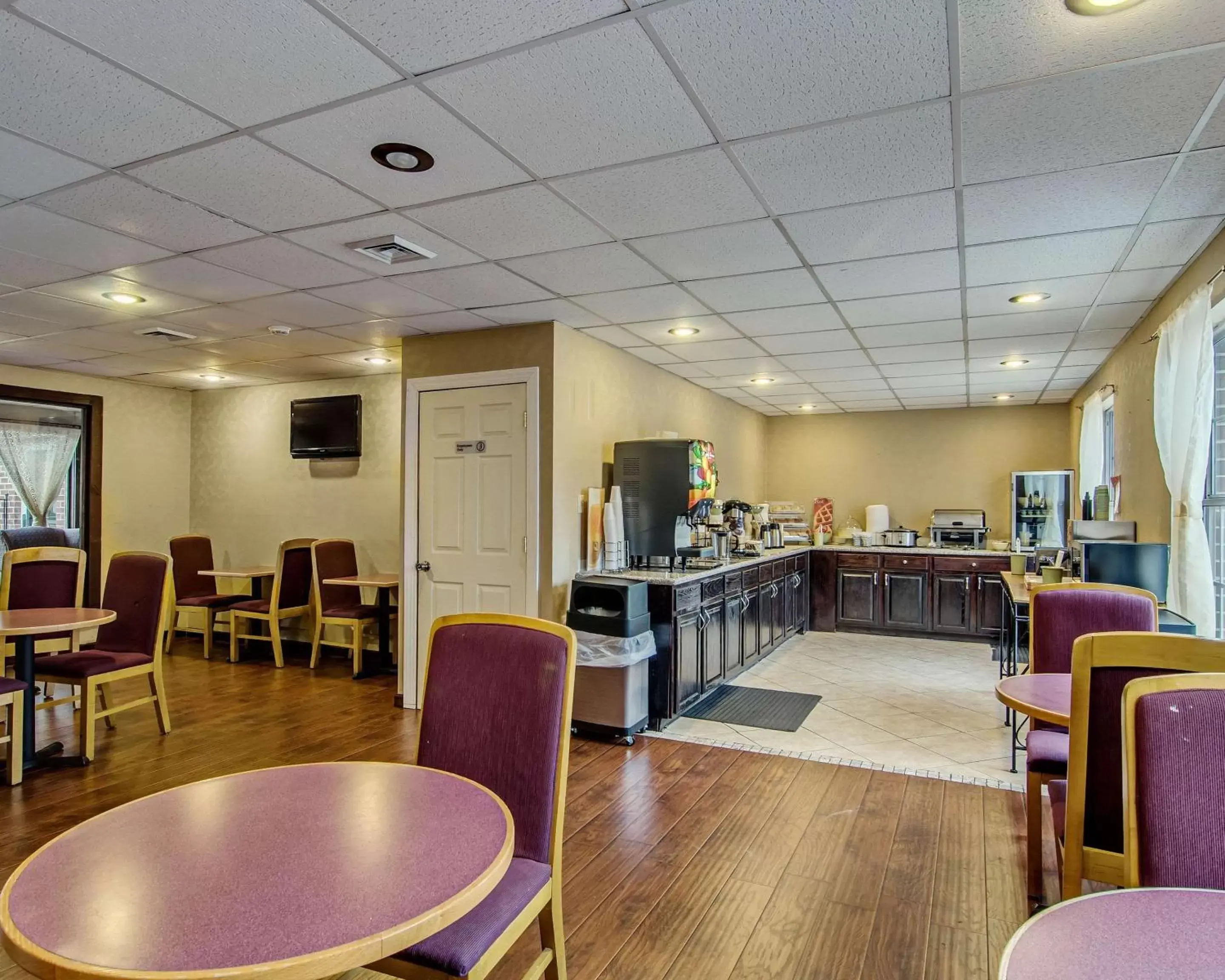 Restaurant/Places to Eat in Quality Inn Dublin I-81