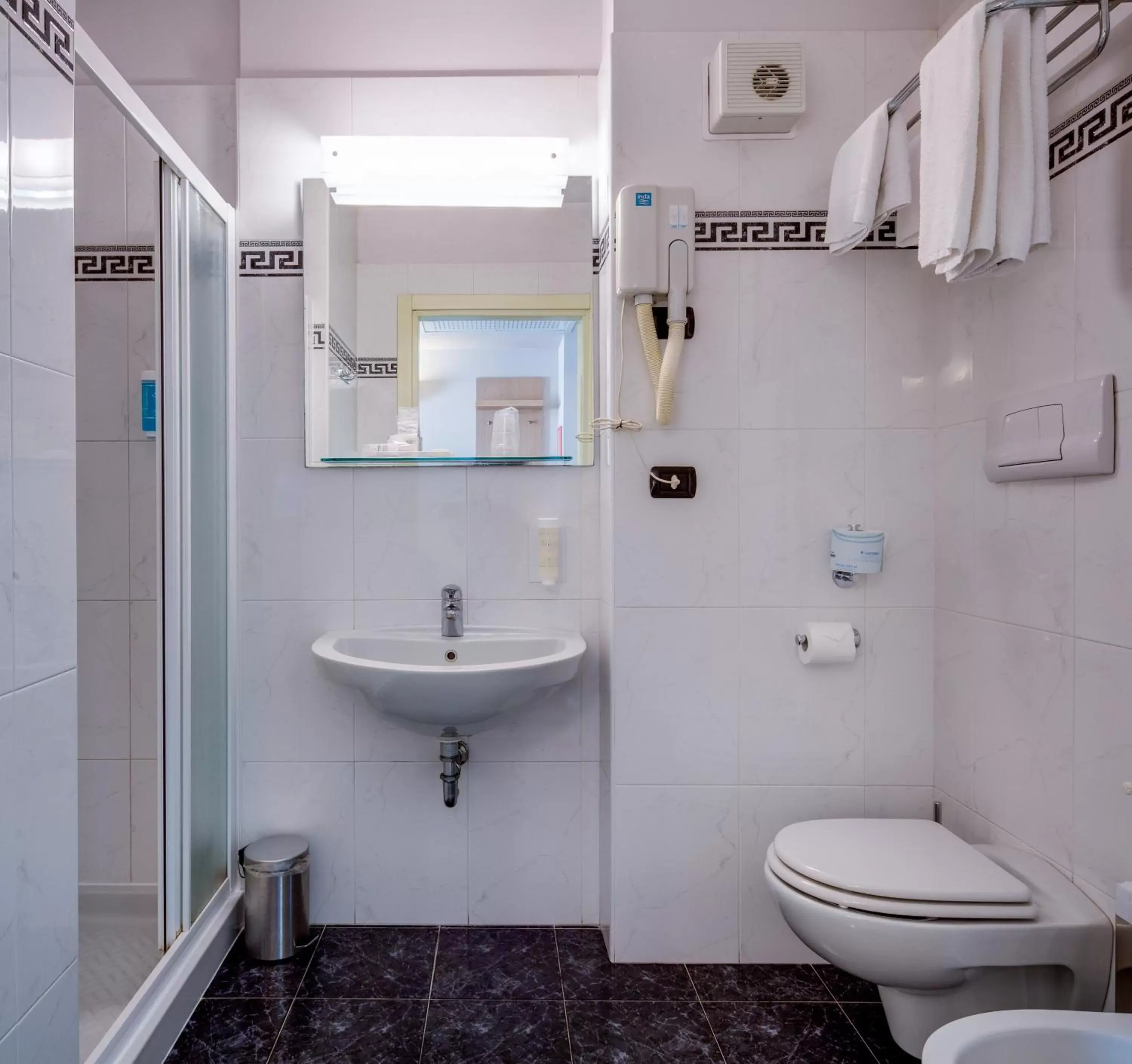Photo of the whole room, Bathroom in Art & Hotel Aeroporto
