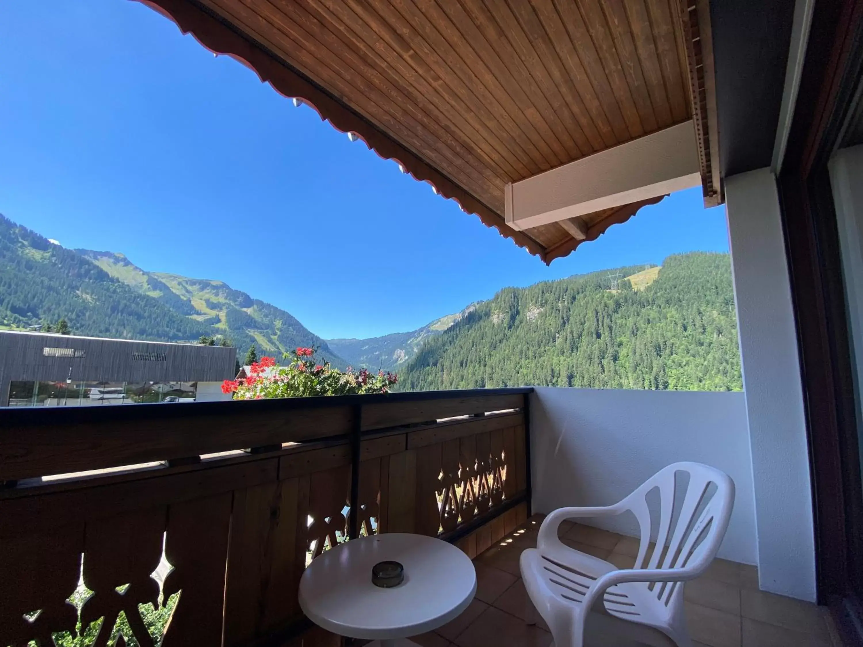 Mountain view, Balcony/Terrace in Hôtel Macchi Restaurant & Spa