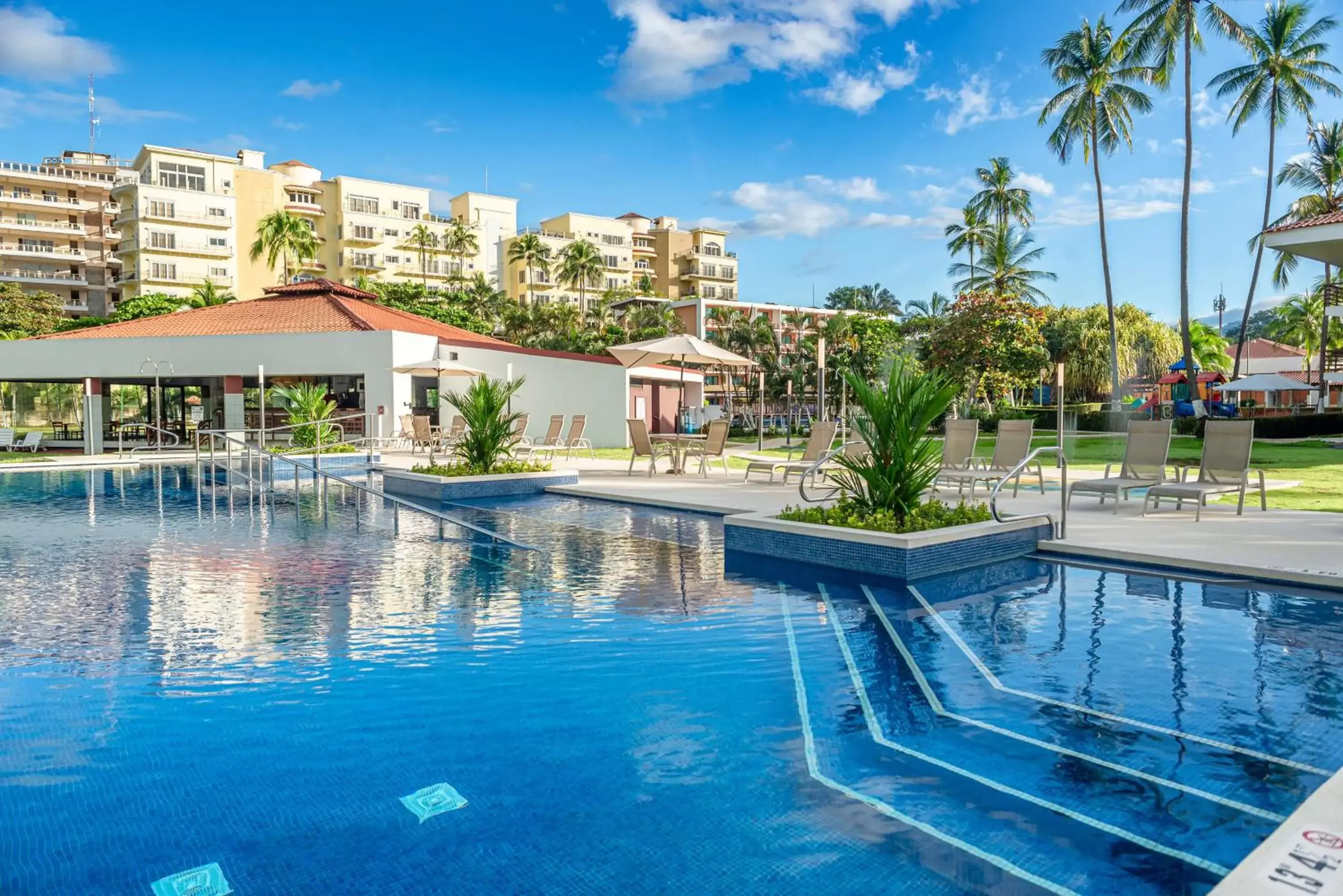Pool view in Best Western Jaco Beach All Inclusive Resort Pool view in Best Western Jaco Beach All Inclusive Resort