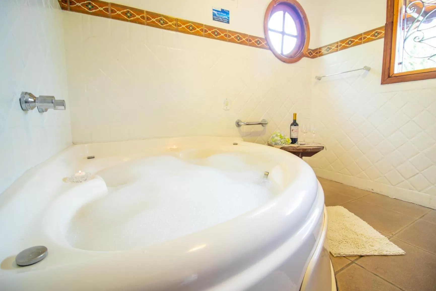 Hot Tub in Pousada Ricanto Amore Mio