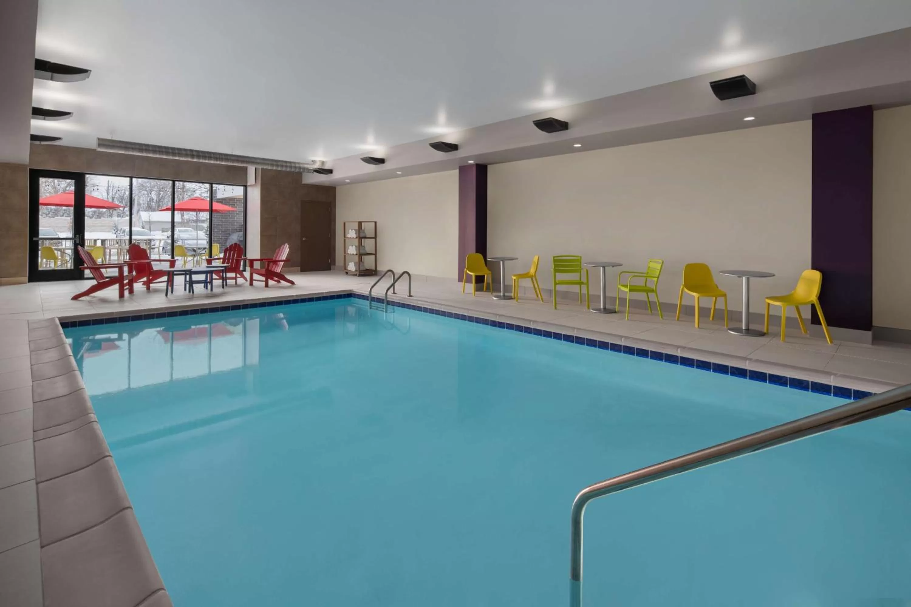 Pool view in Home2 Suites by Hilton Des Moines at Drake University