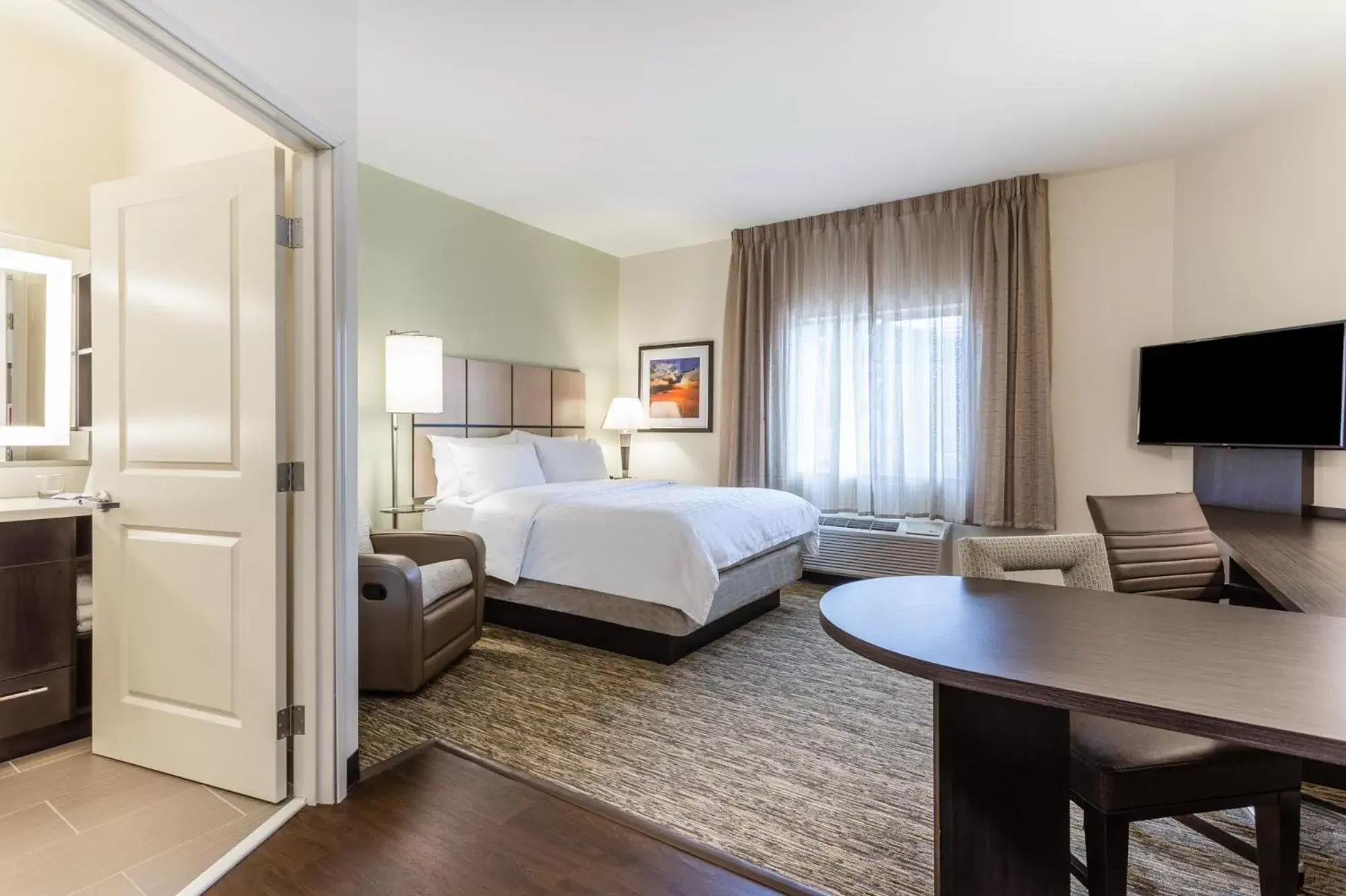 King Room - Hearing Access - Non-Smoking in Candlewood Suites - Davenport, an IHG Hotel