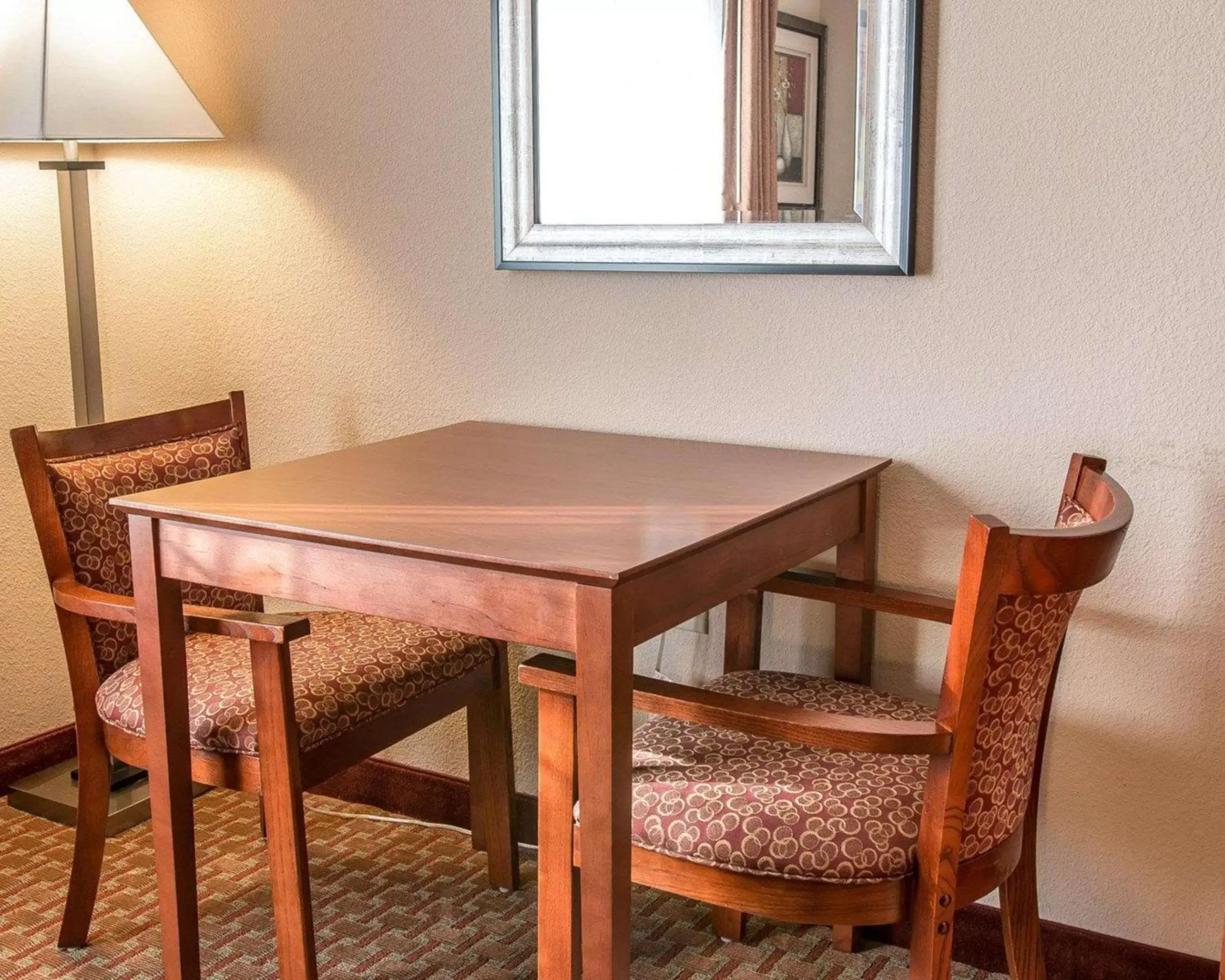 Photo of the whole room, Dining Area in Quality Inn Near Interstate I94