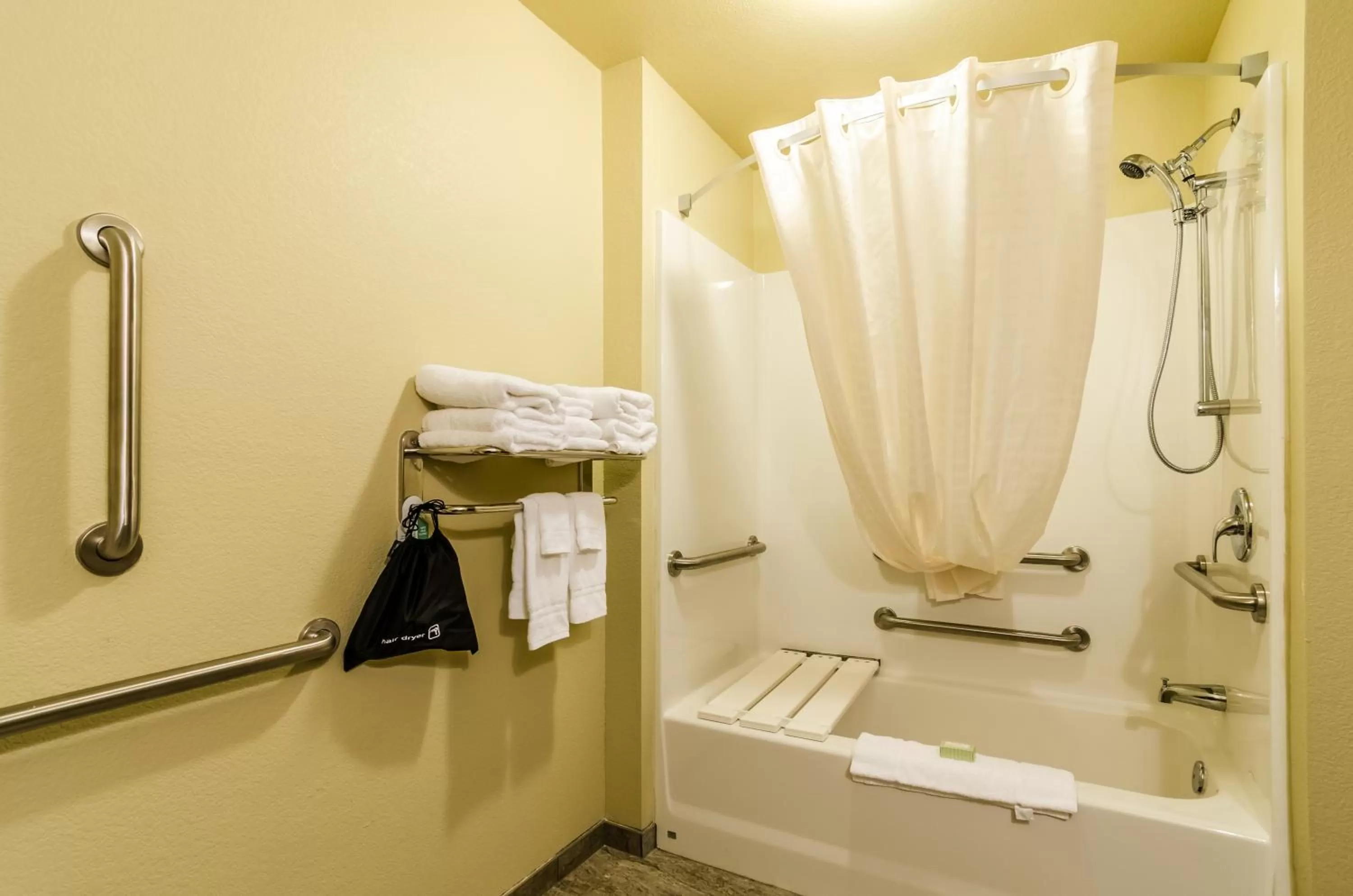 Shower in Cobblestone Hotel & Suites - McCook