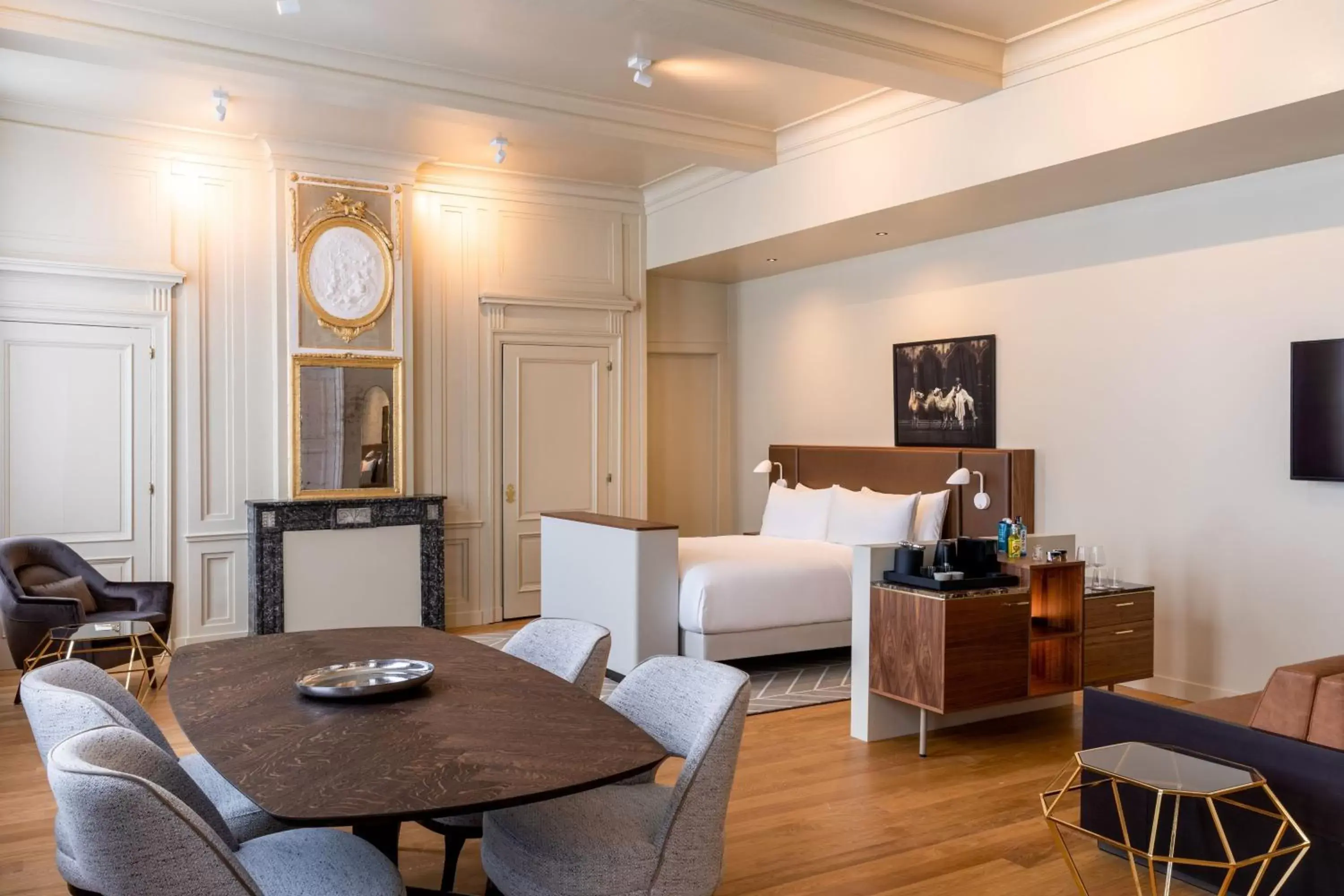 Bedroom, Seating Area in Sapphire House Antwerp, Autograph Collection