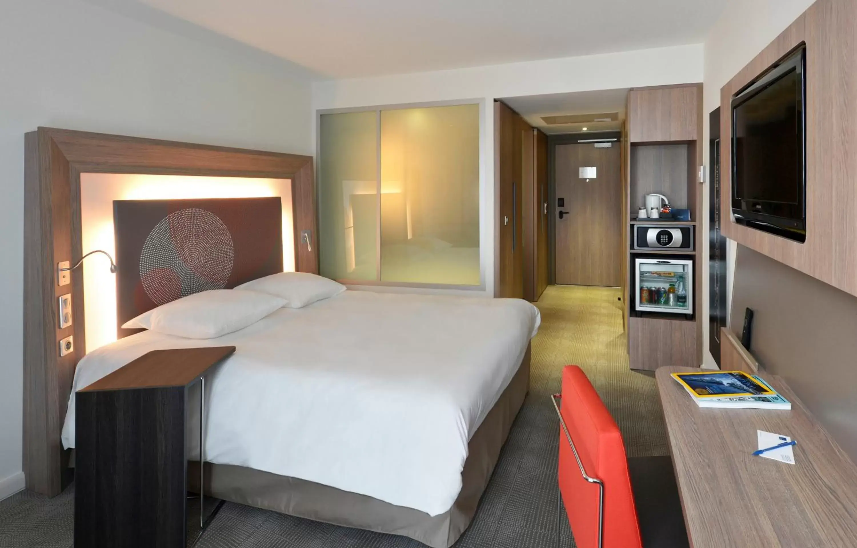 Photo of the whole room, Bed in Novotel Avignon Centre