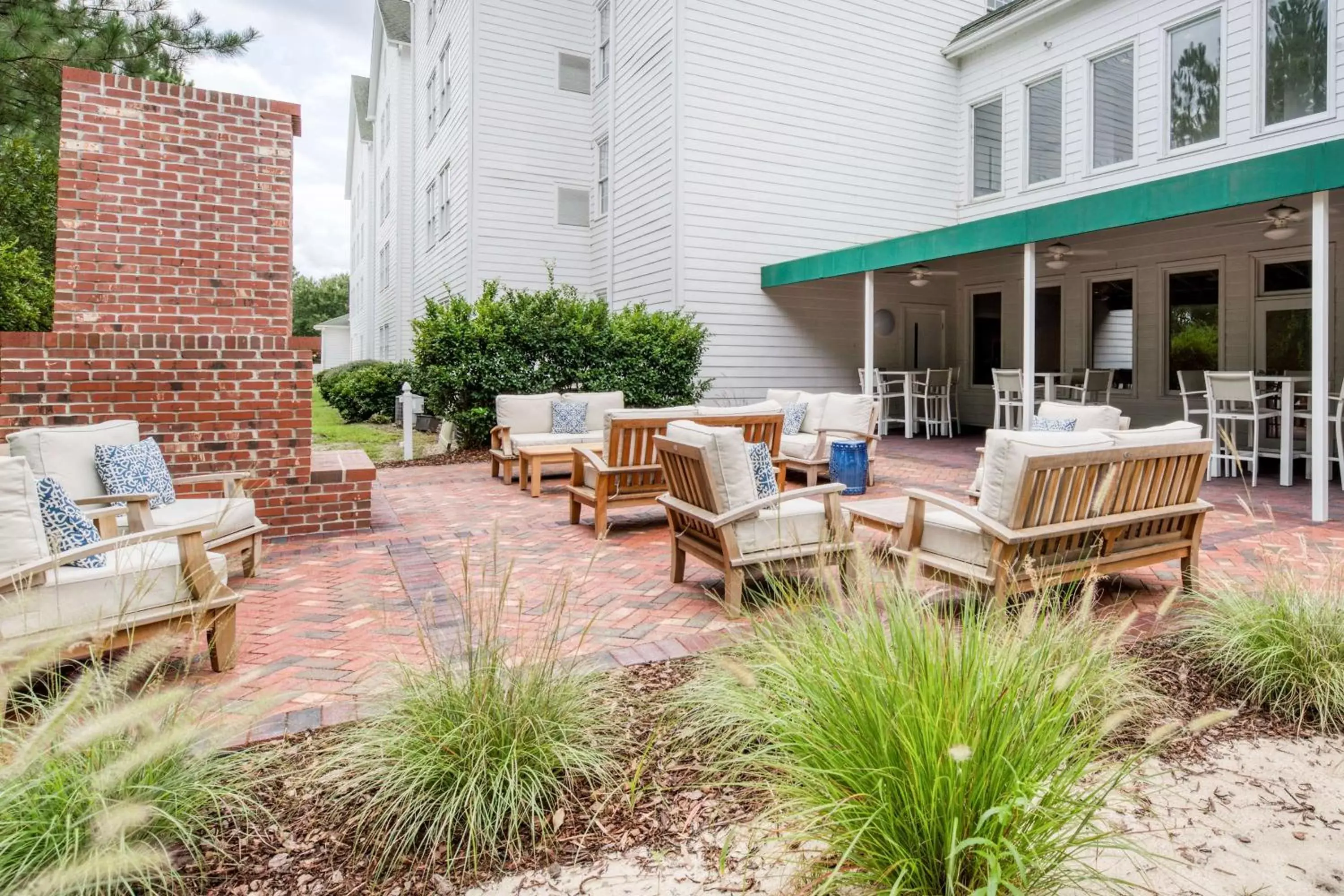 Patio in Homewood Suites by Hilton Olmsted Village