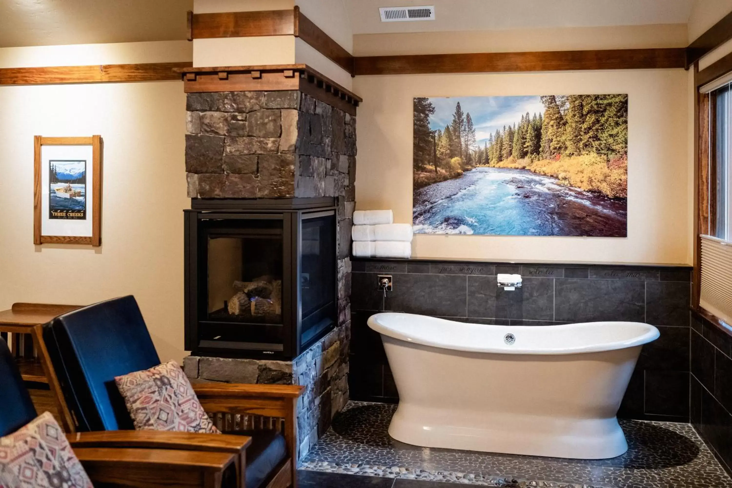 Bathroom in FivePine Lodge