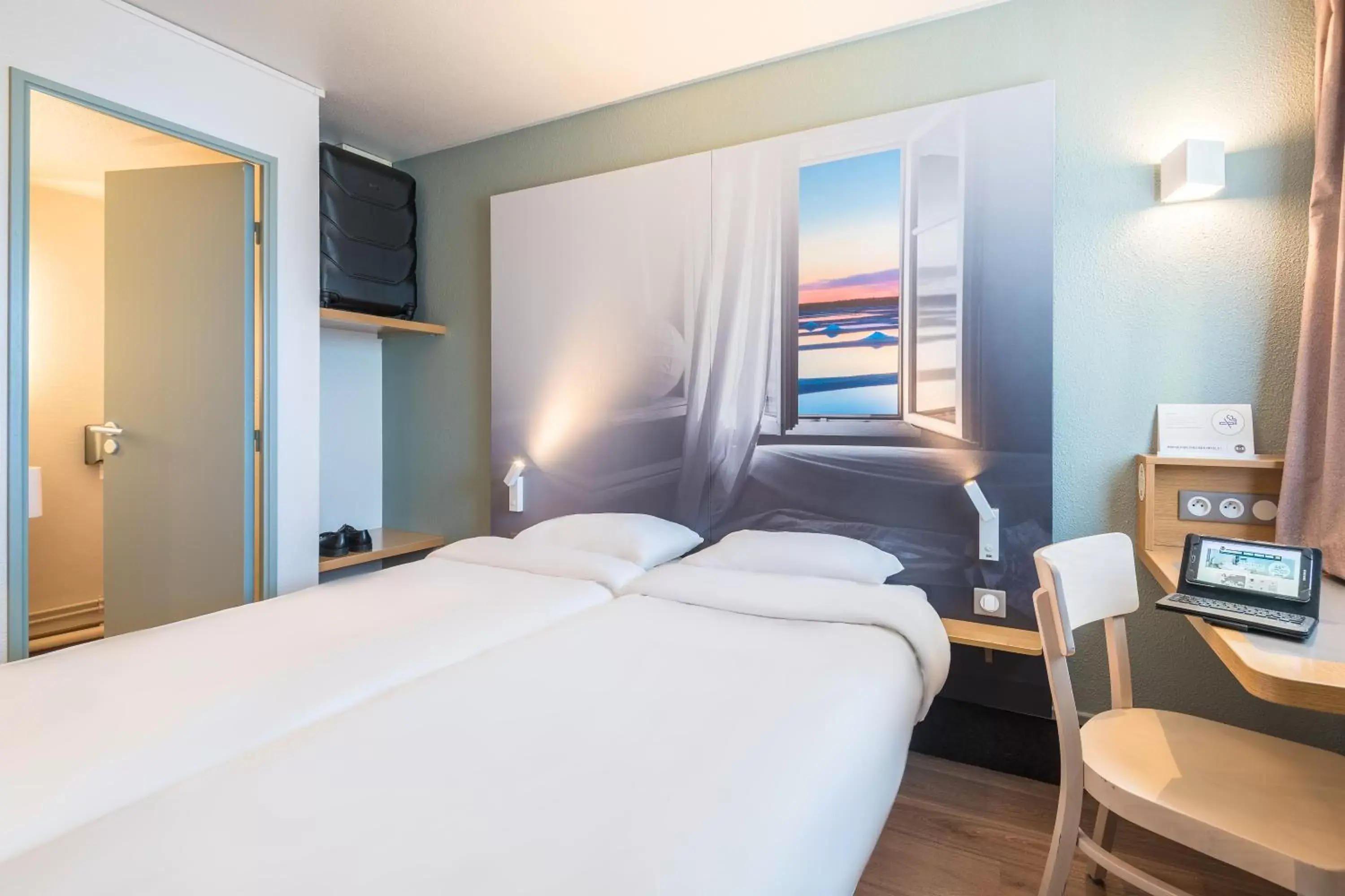 Bedroom, Bed in B&B HOTEL Saint-Nazaire Trignac