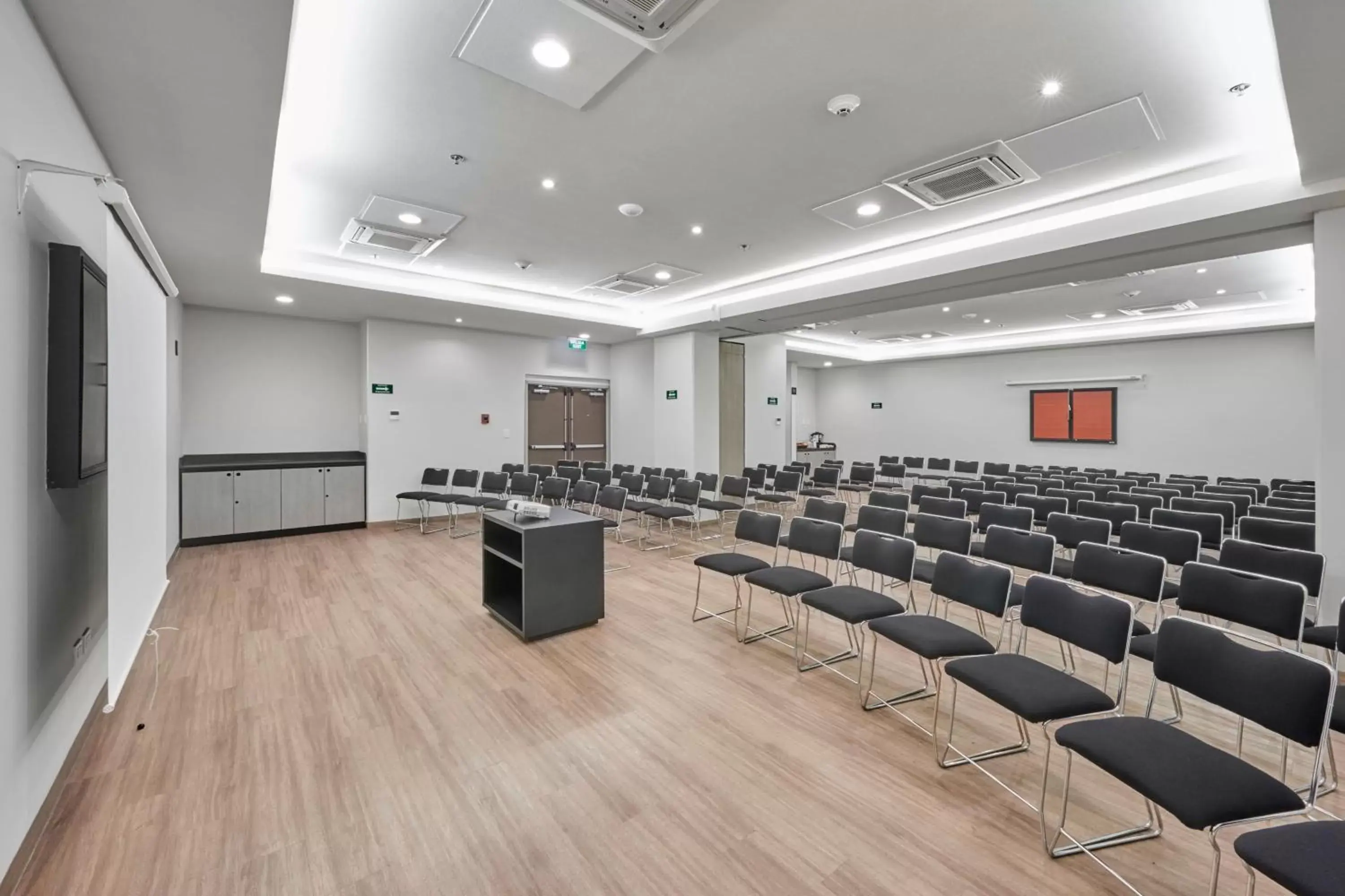 Meeting/conference room in City Express Junior by Marriott Cancun