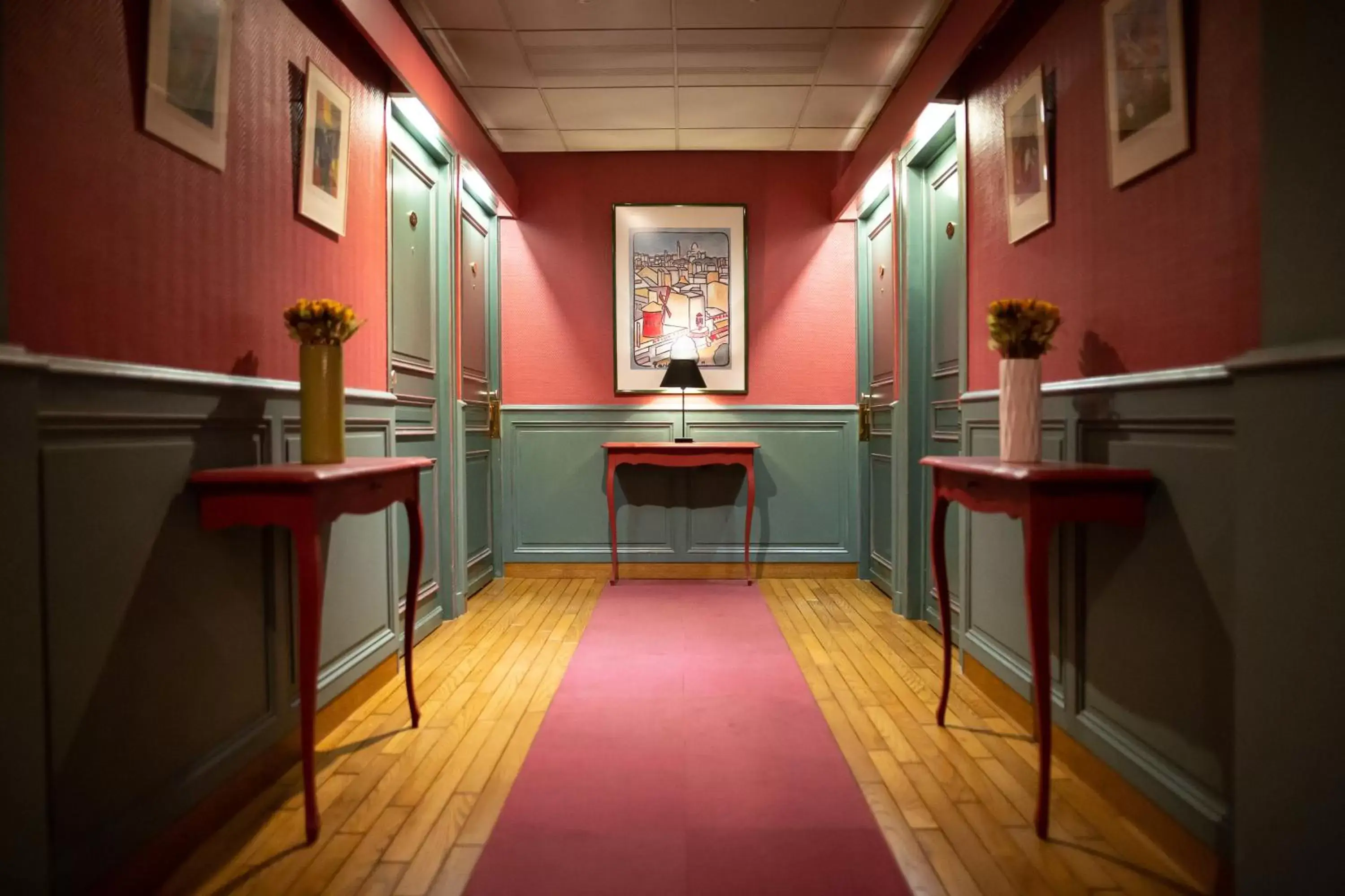 Bedroom in Hotel De La Paix