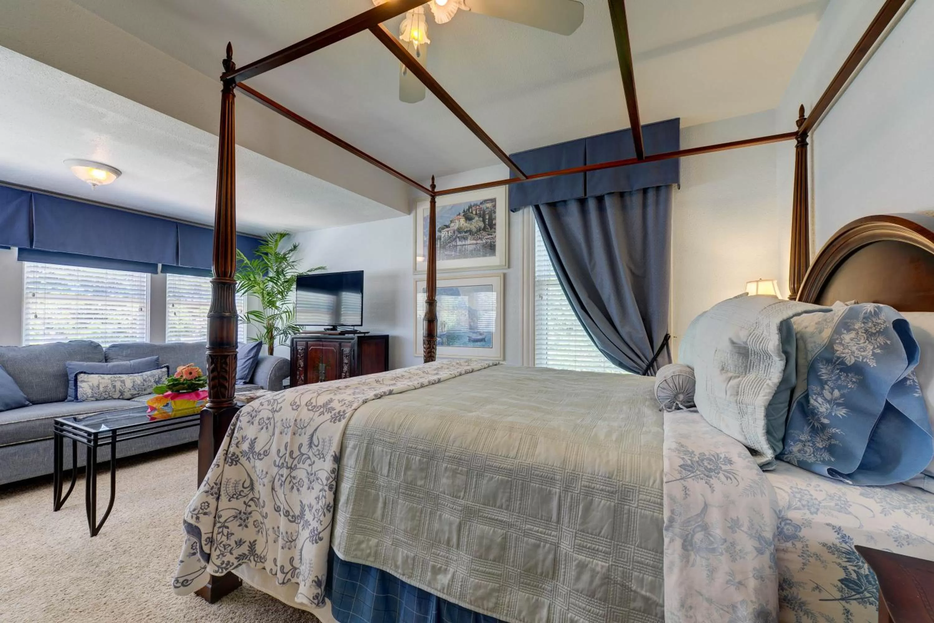 Bedroom, Bed in The St. Mary's Inn, Bed and Breakfast