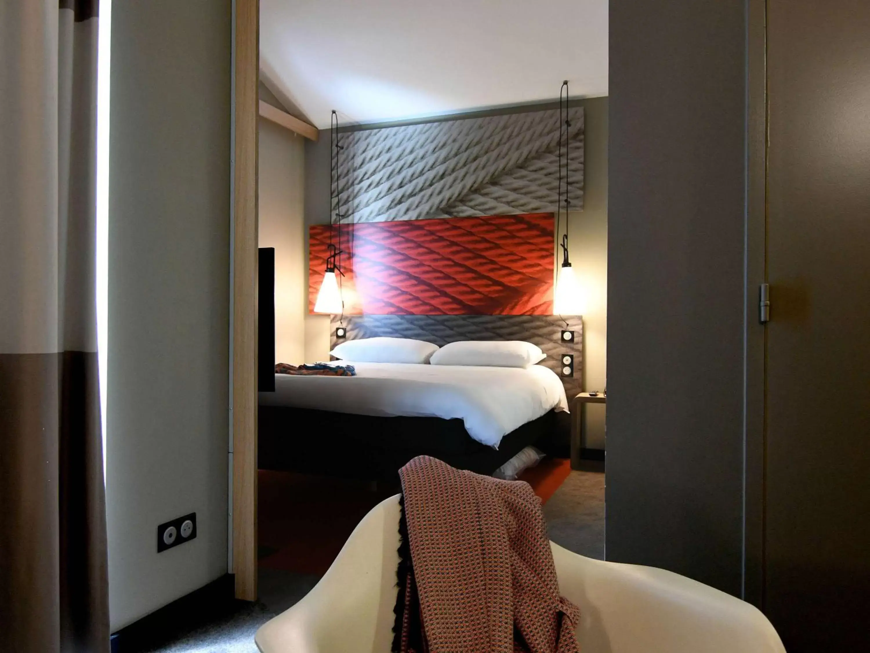 Photo of the whole room, Bed in ibis Nantes Saint Herblain