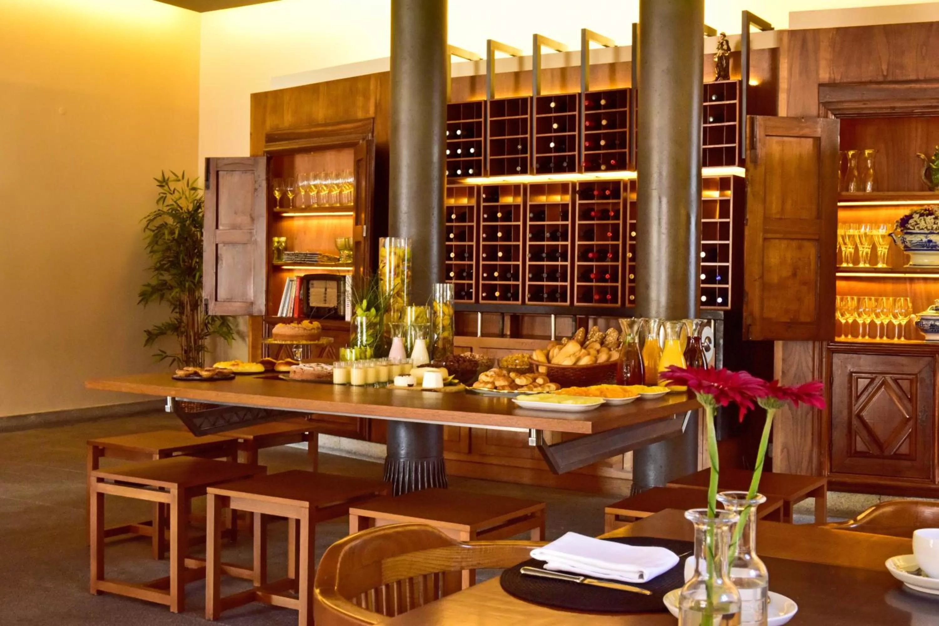 Food and drinks in Casa Melo Alvim - by Unlock Hotels