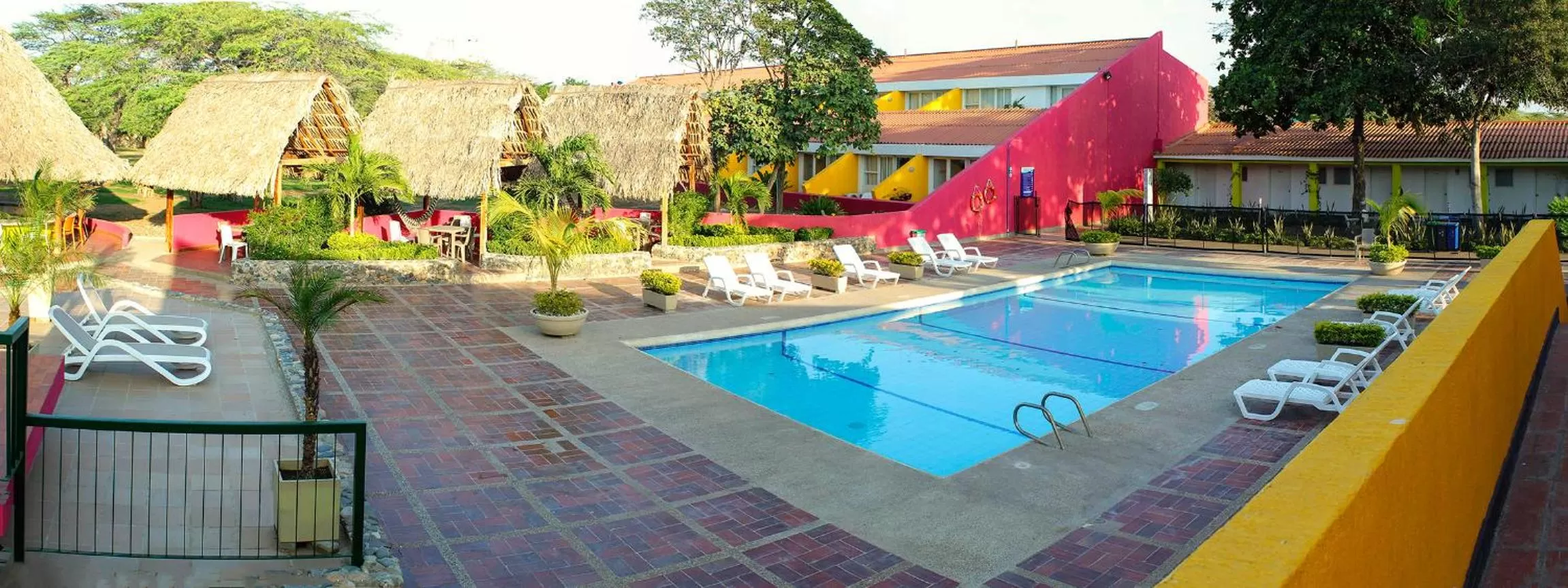 Swimming pool in Hotel Gimaura
