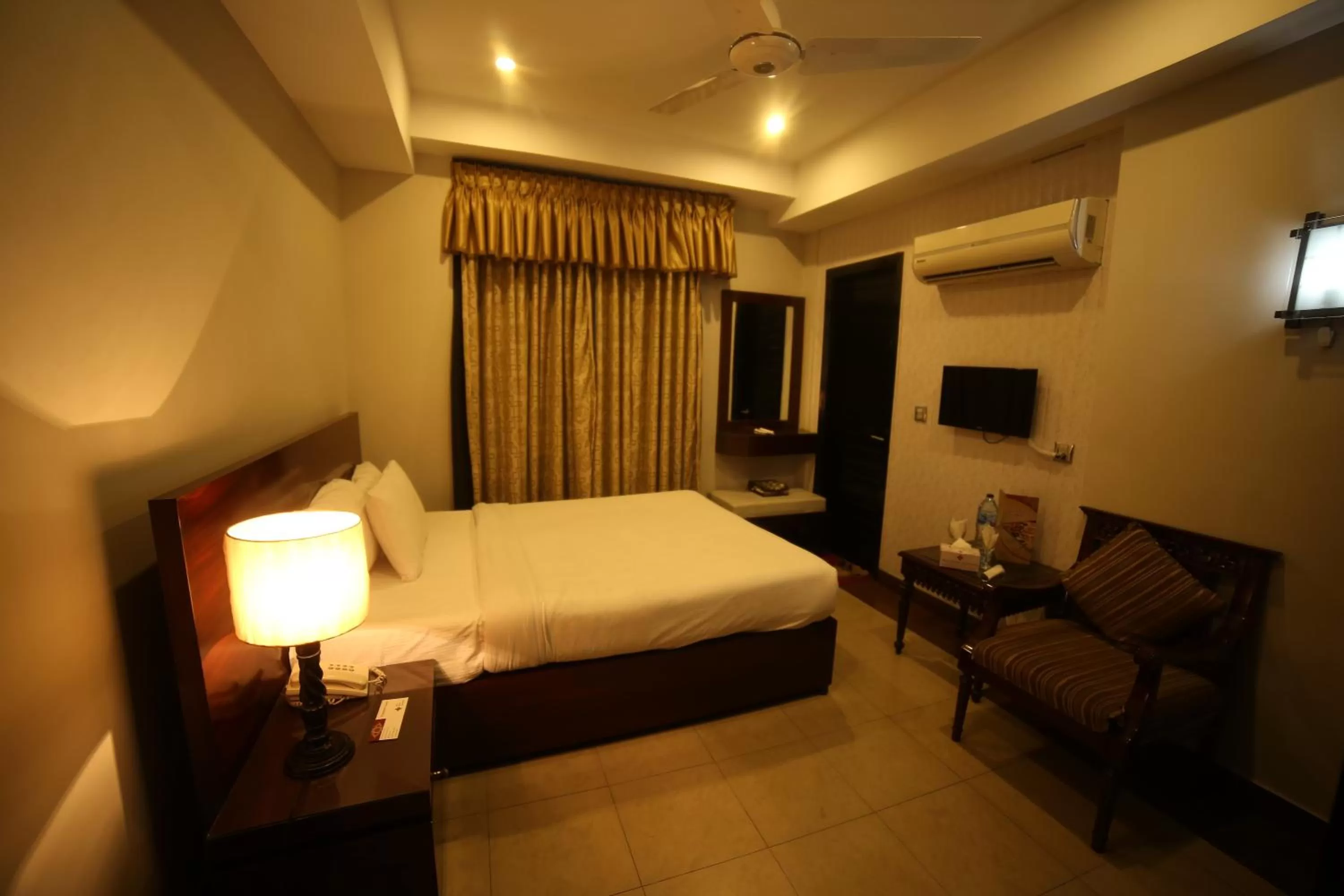 Bed in Hotel Multan Continental